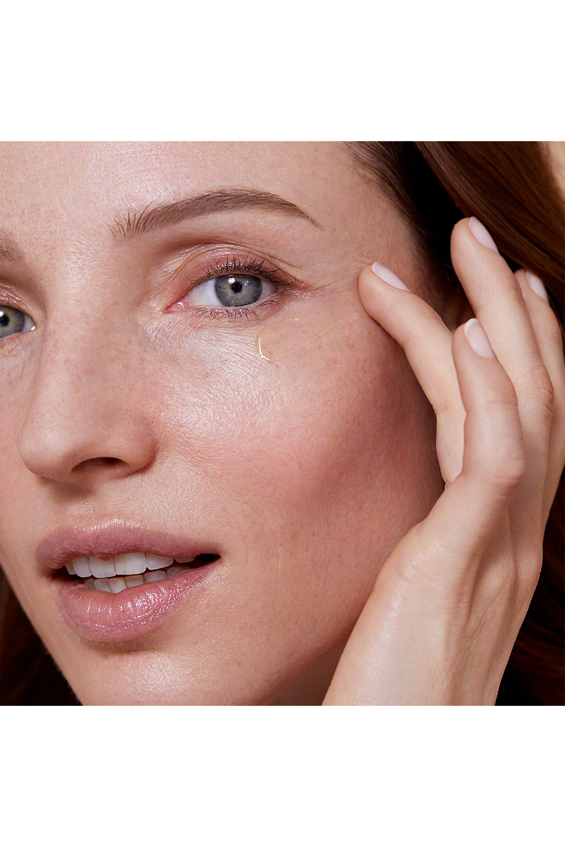 مستحضر علاجي في لشد بشرة العين