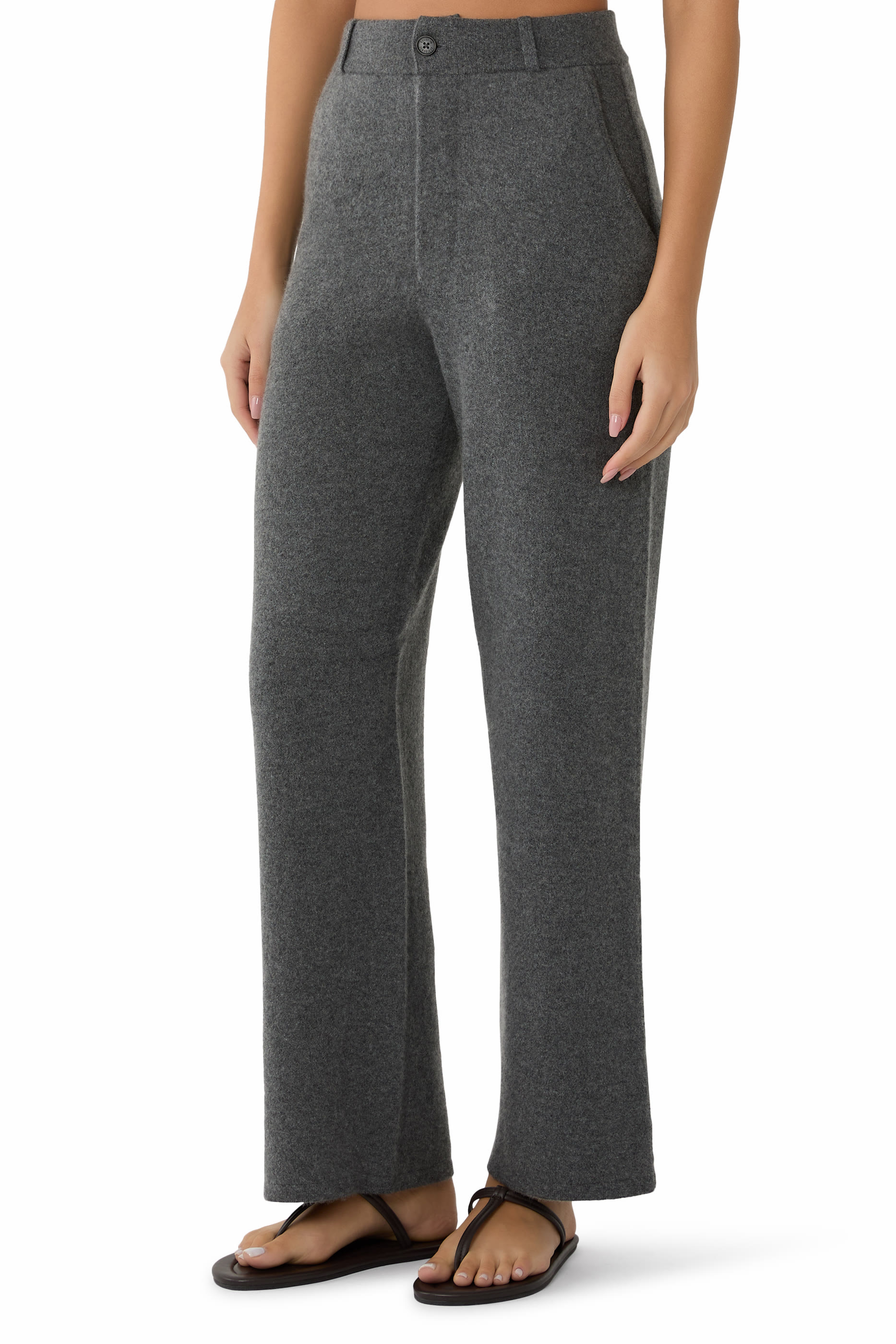 بنطال بقصة واسعة