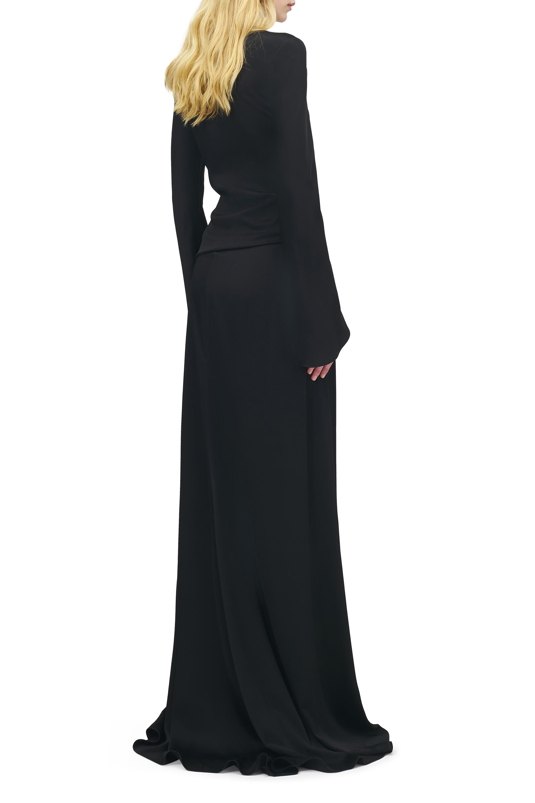 فستان سهرة بأحجار