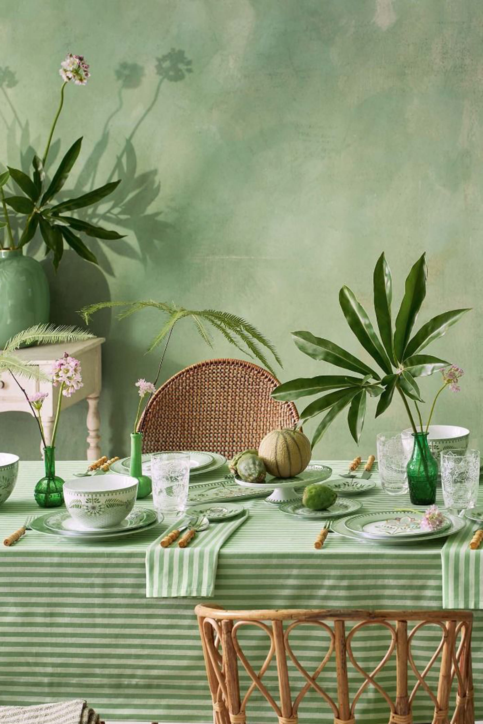 إبريق شاي  بنقشة ليلي اند لوتس