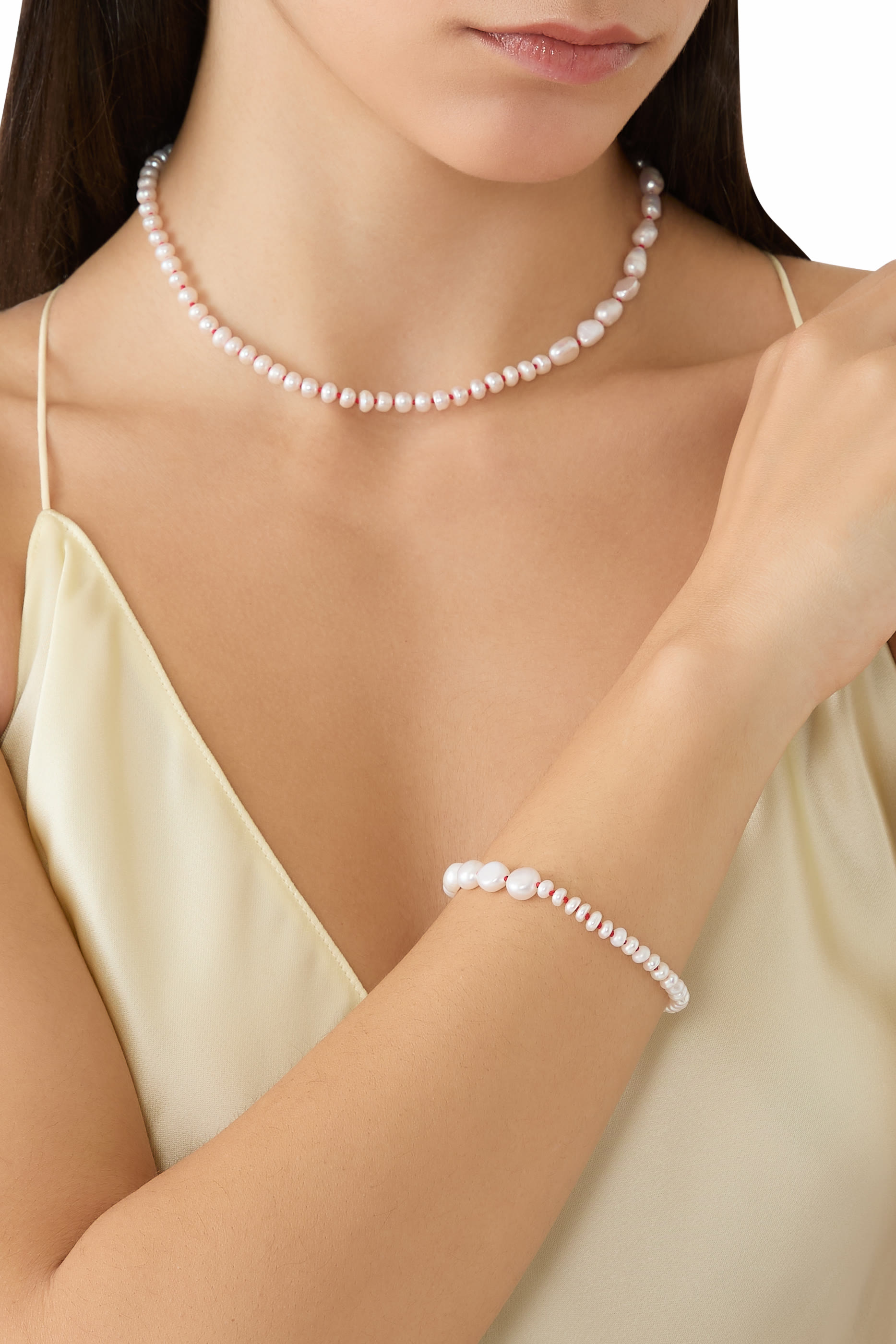 قلادة ذا ميرا مرصعة بلؤلؤ مياه عذبة، خيوط حمراء