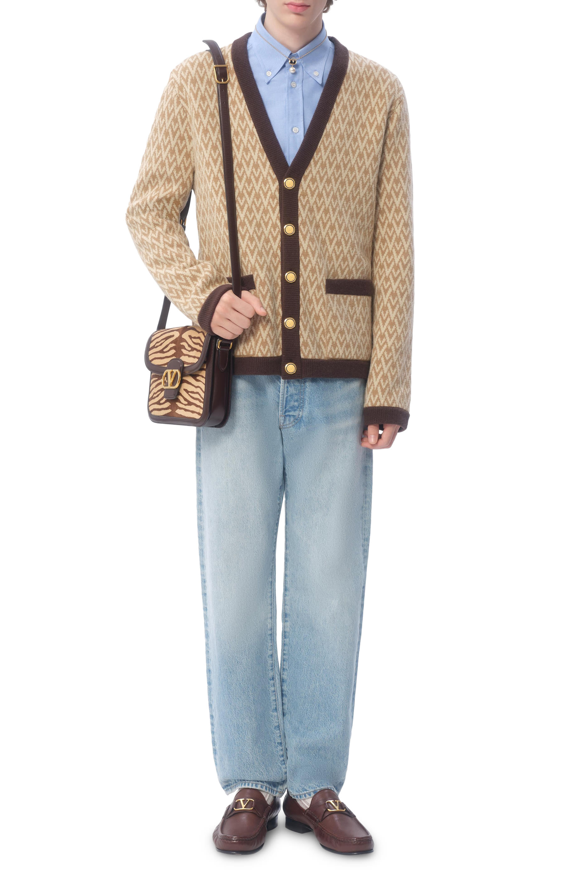 كارديجان توت لا صوف بنقشة شعار الماركة