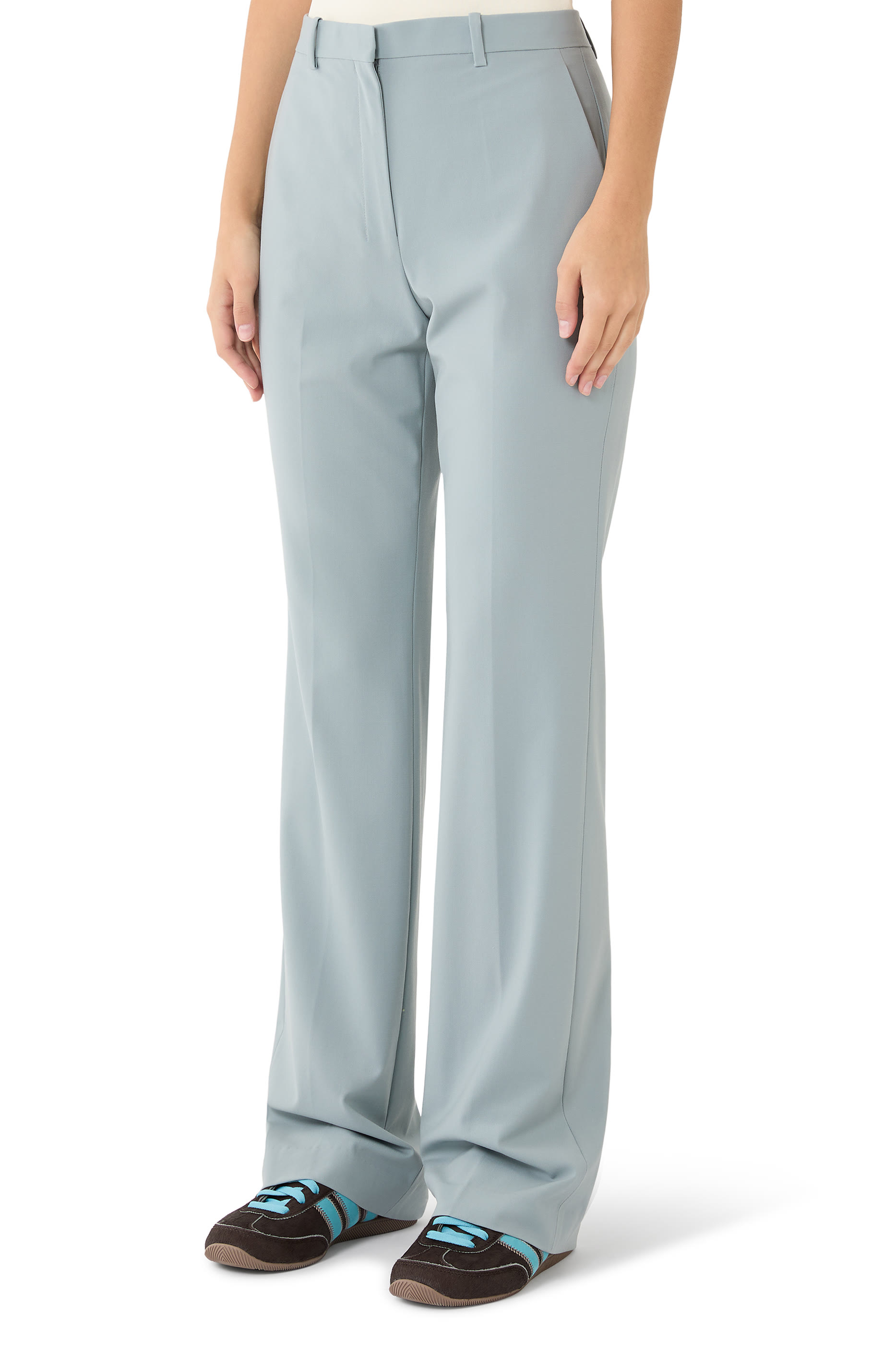 بنطال بحواف واسعة