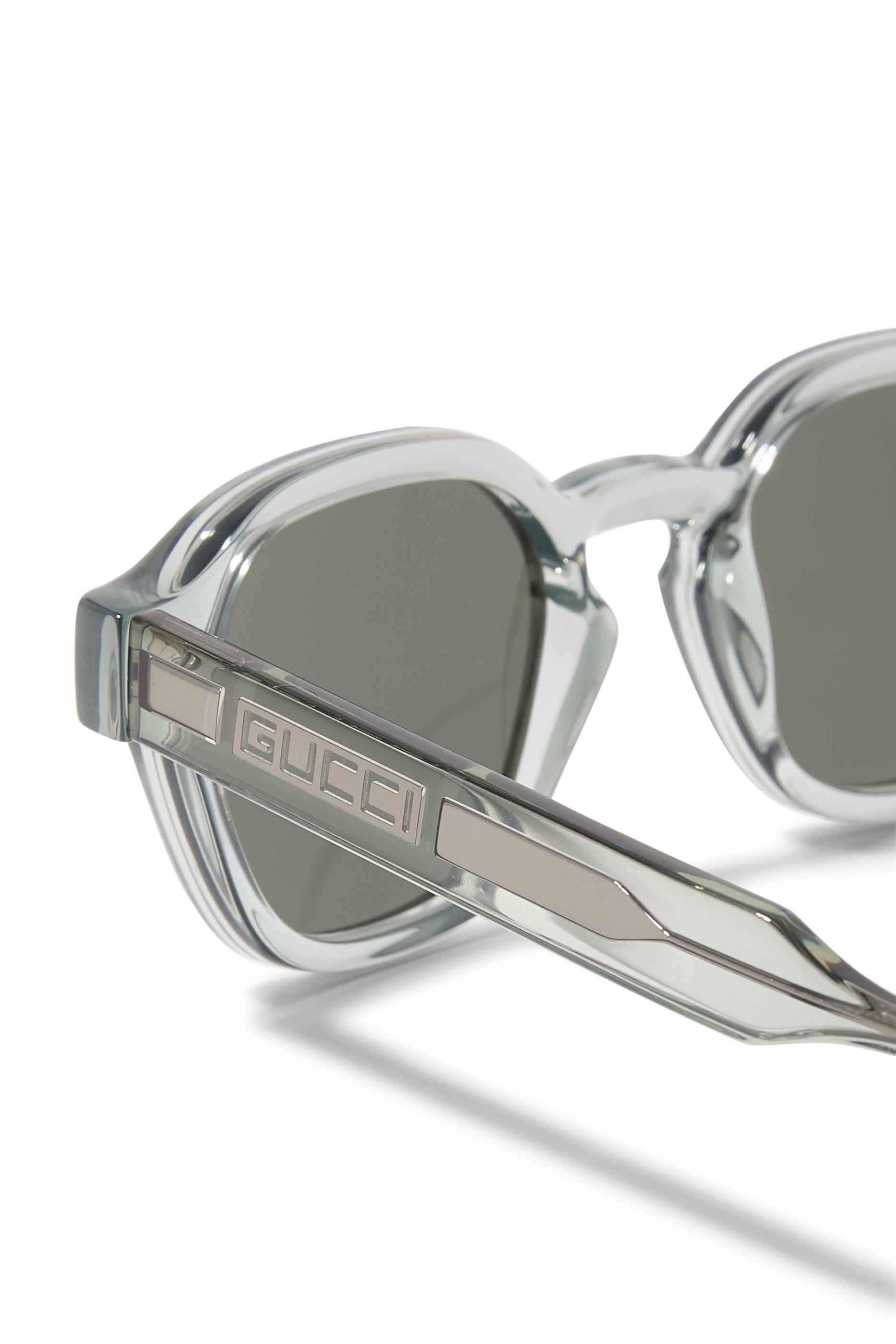 نظارة شمسية بإطار بيضاوي