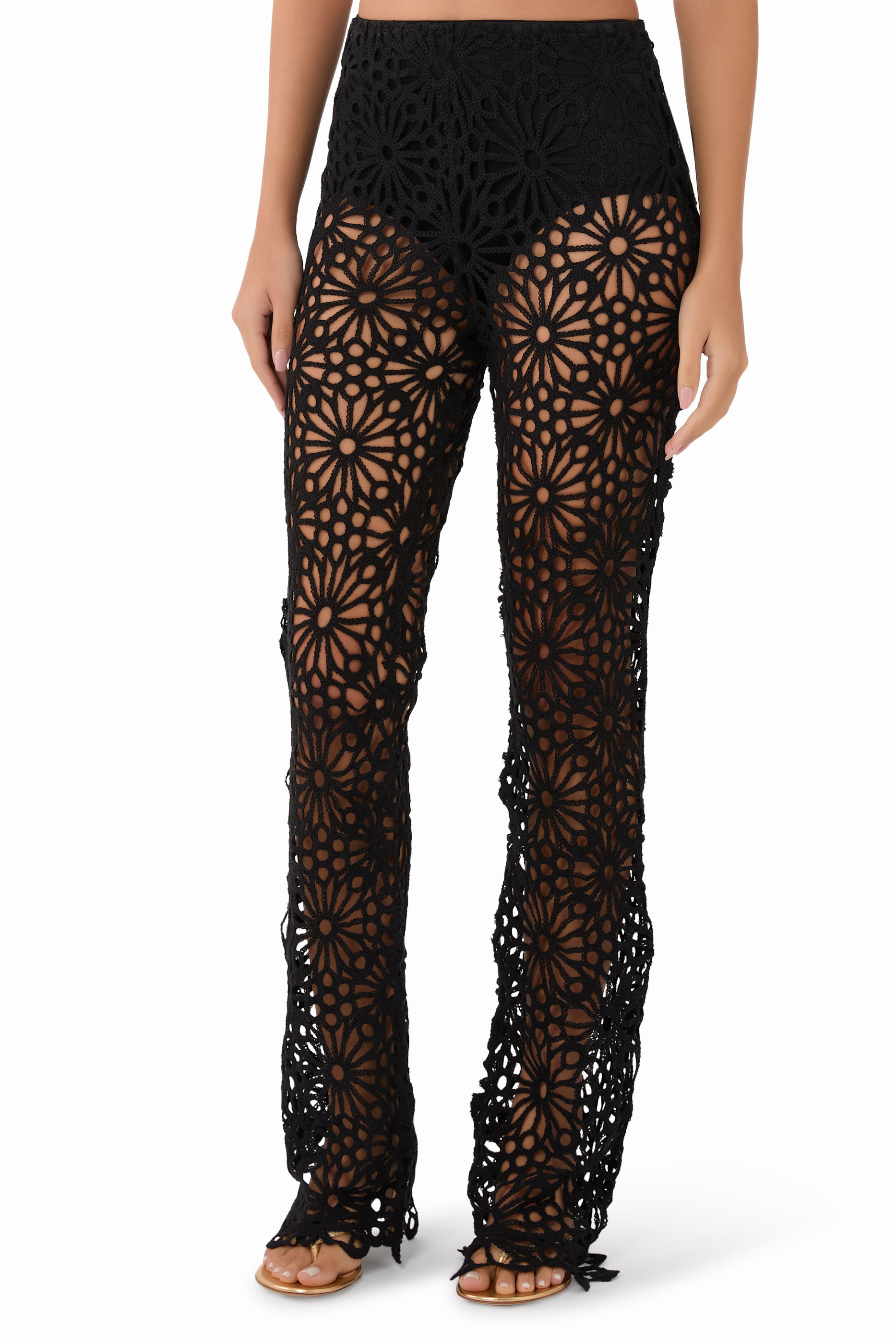 بنطال بقصة ساق ضيقة وحواف واسعة بدون حزام خصر