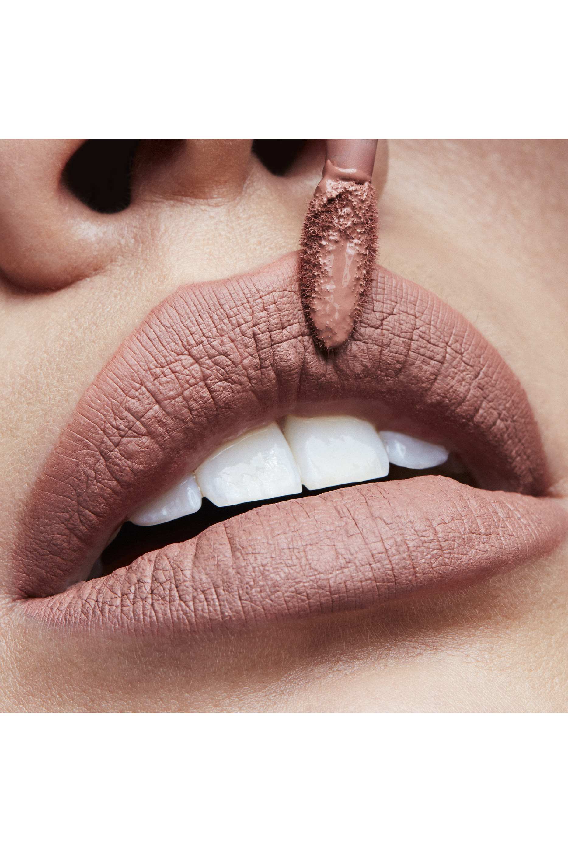 أحمر شفاه ريترو سائل غير لامع