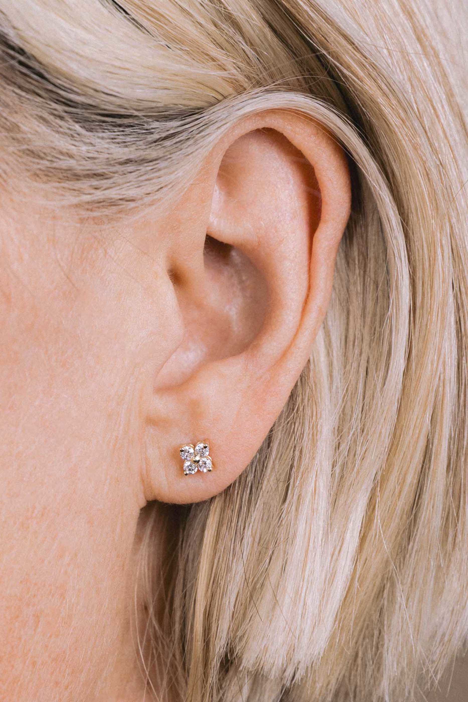 أقراط بحلية رباعية مرصعة بماس، ذهب أصفر عيار 14