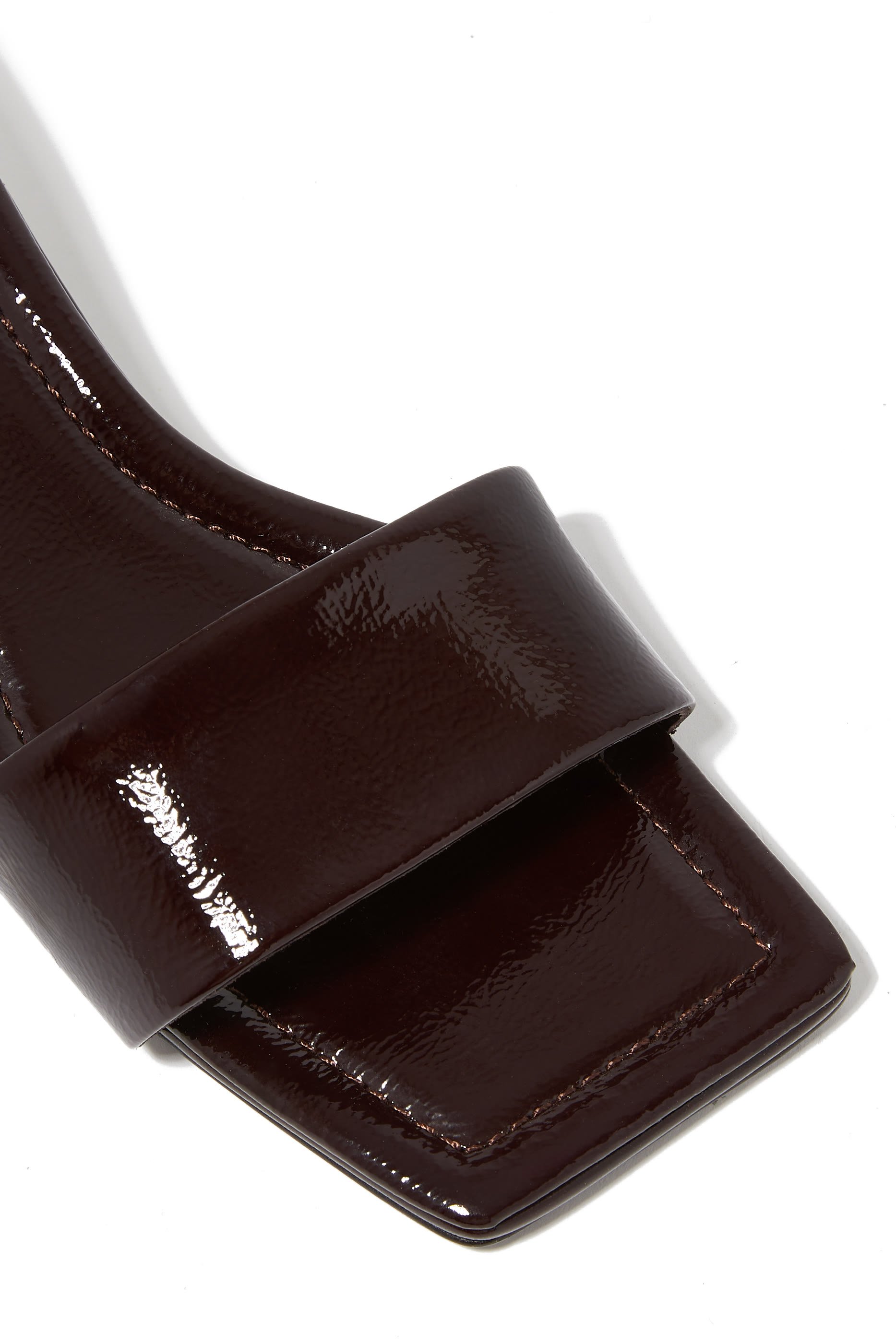 حذاء بورت 40 مفتوح من الخلف بكعب منخفض جلد لامع