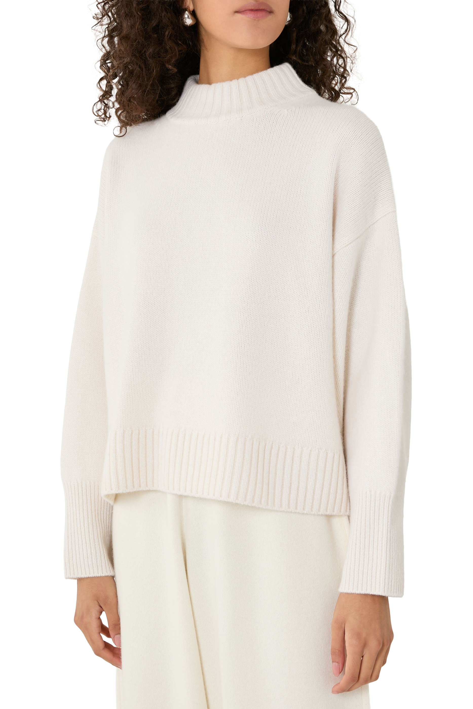 كنزة روزي بياقة عالية