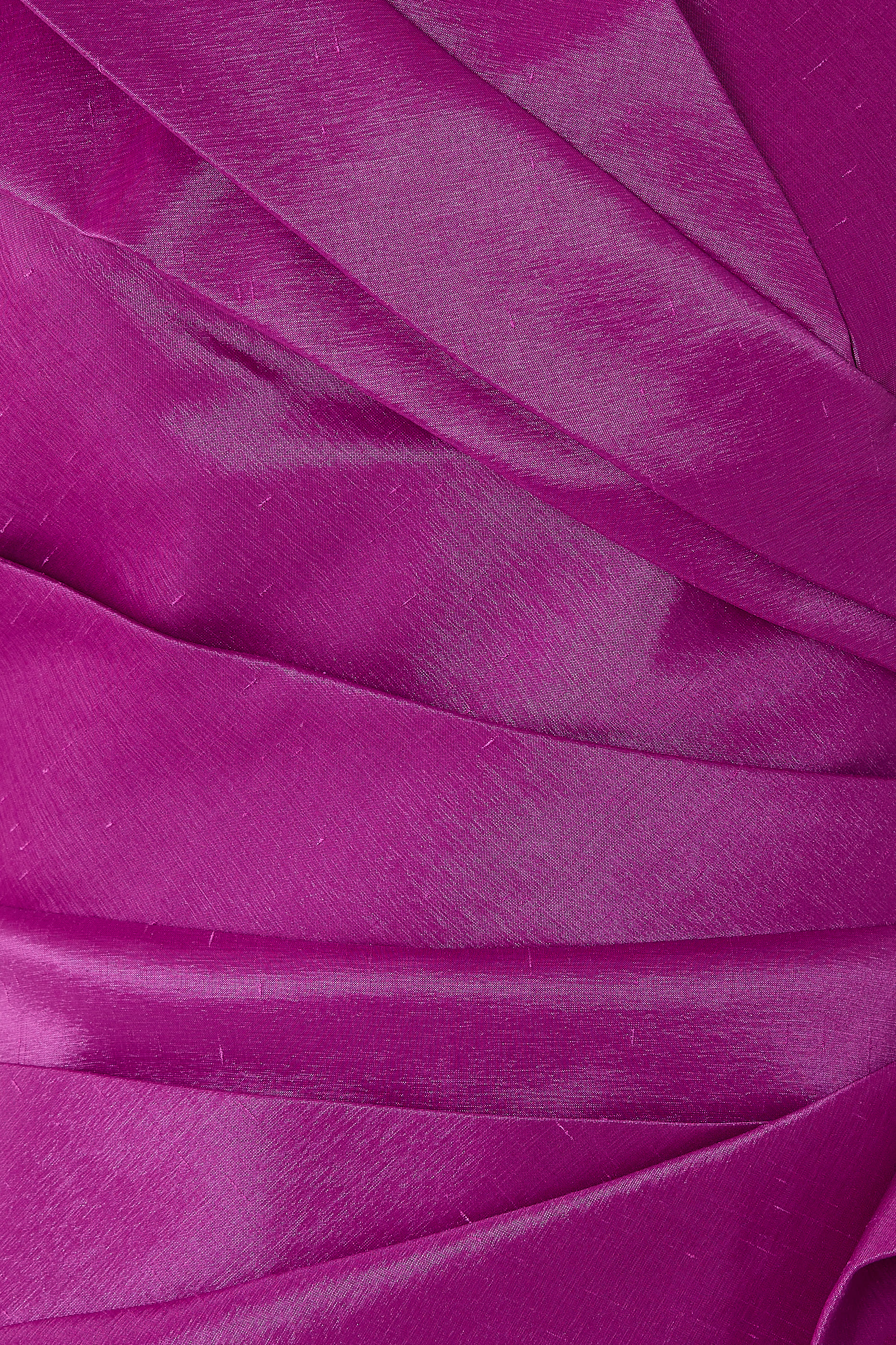 فستان كينلي قصير بقصة ضيقة بدون أكمام