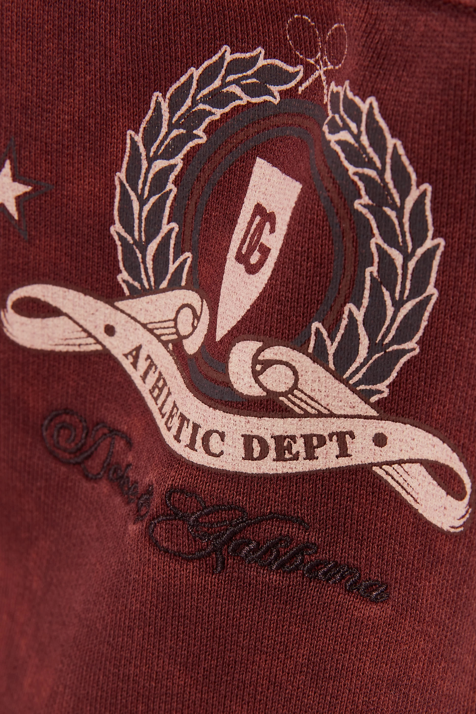 شورت مطرز بشعار الماركة للأطفال