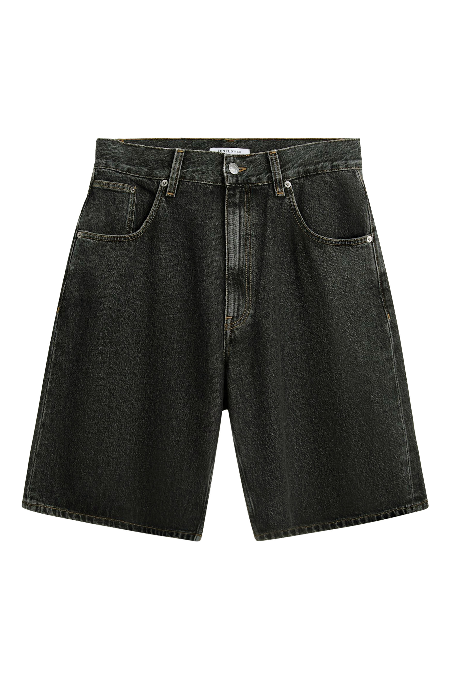 شورت بقصة واسعة للغاية