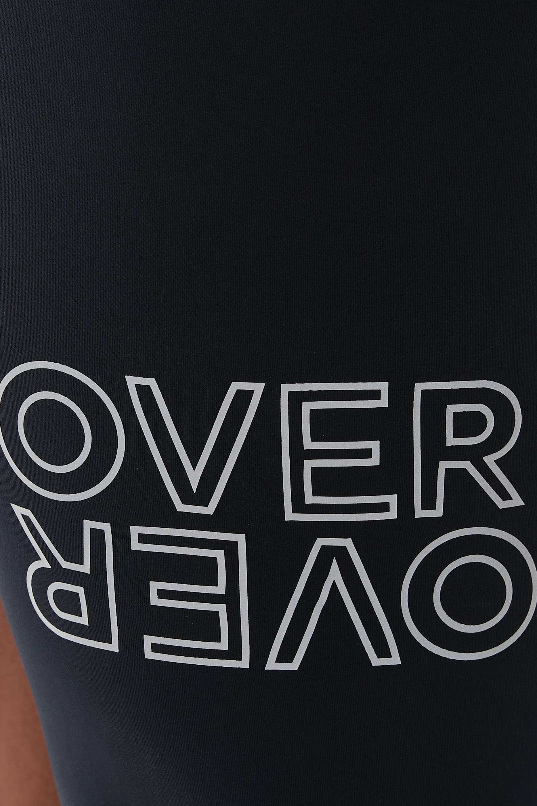 شورت بقصة ضيقة أعلى الركبة