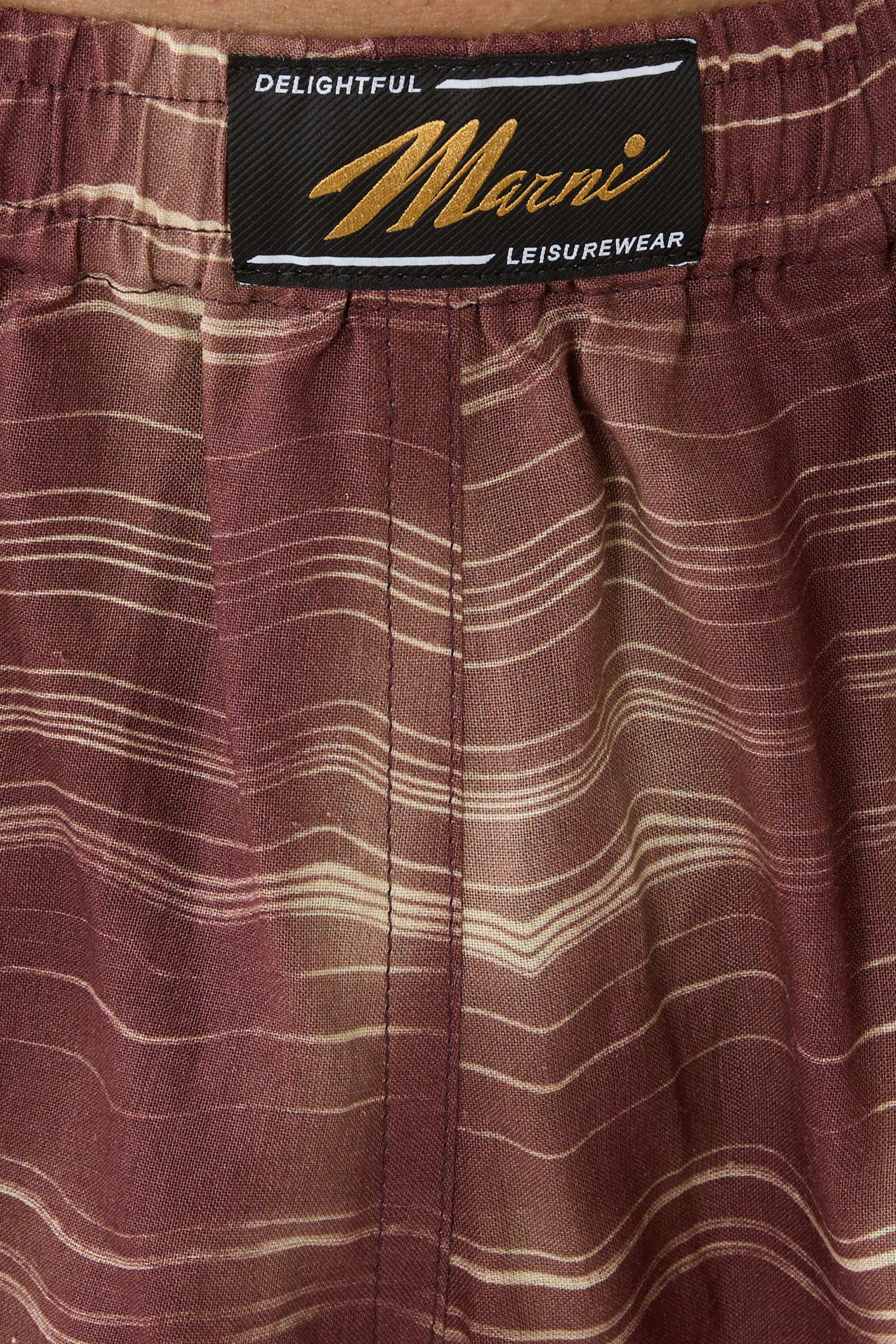 شورت رامي بنقشة مخططة