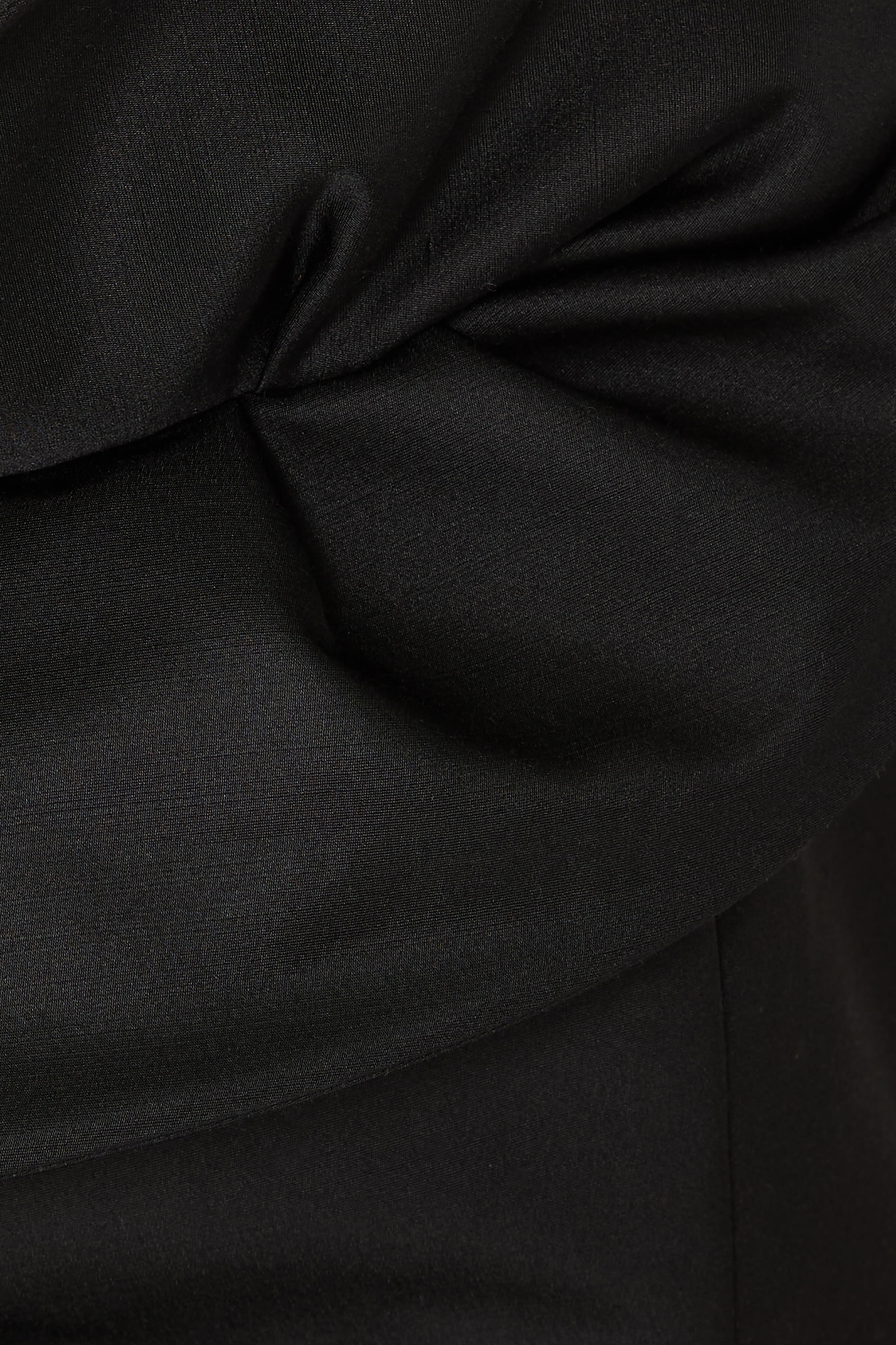 بلوزة بنمط مشد صوف وحرير