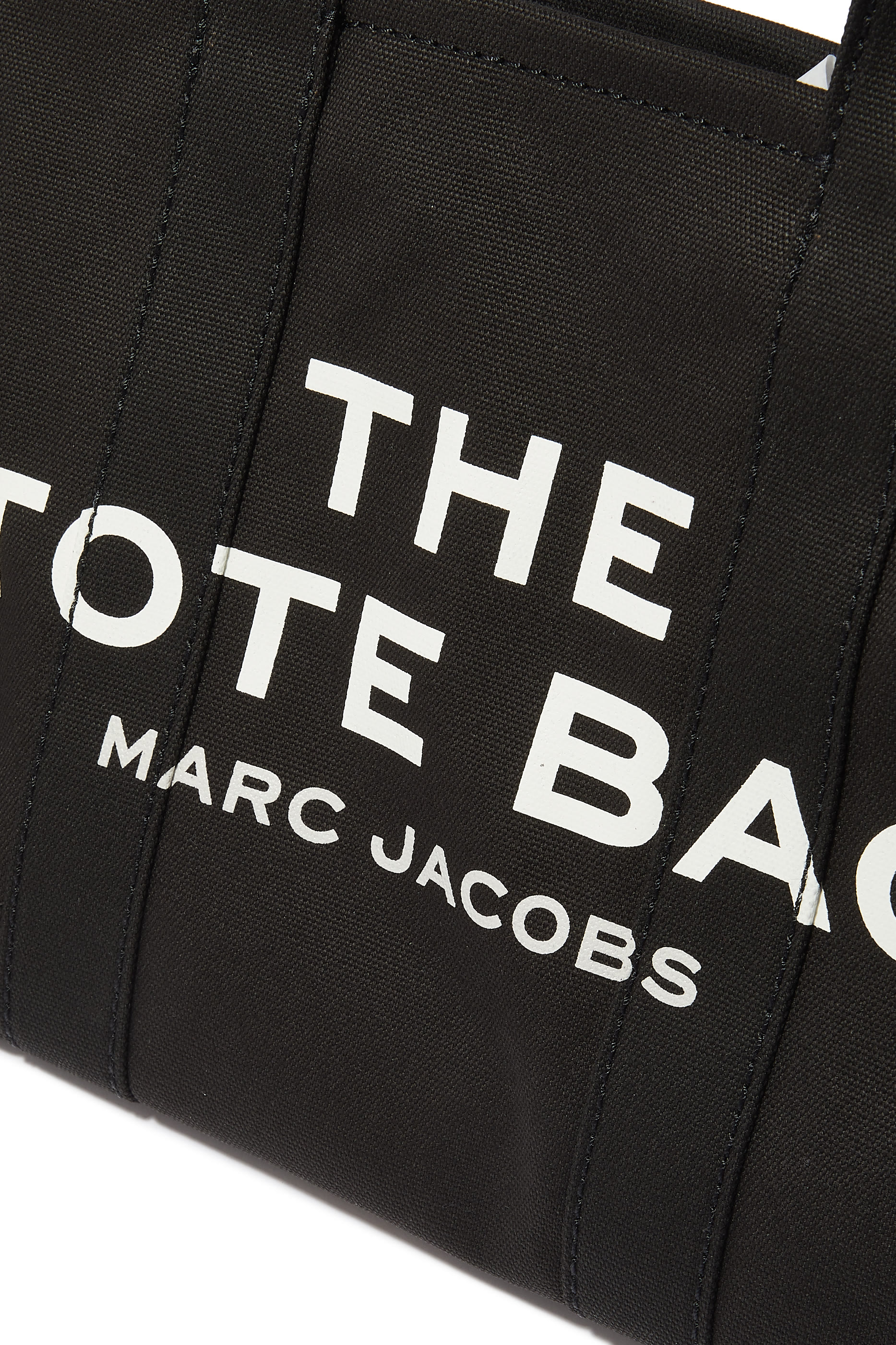 حقيبة يد متوسطة الحجم