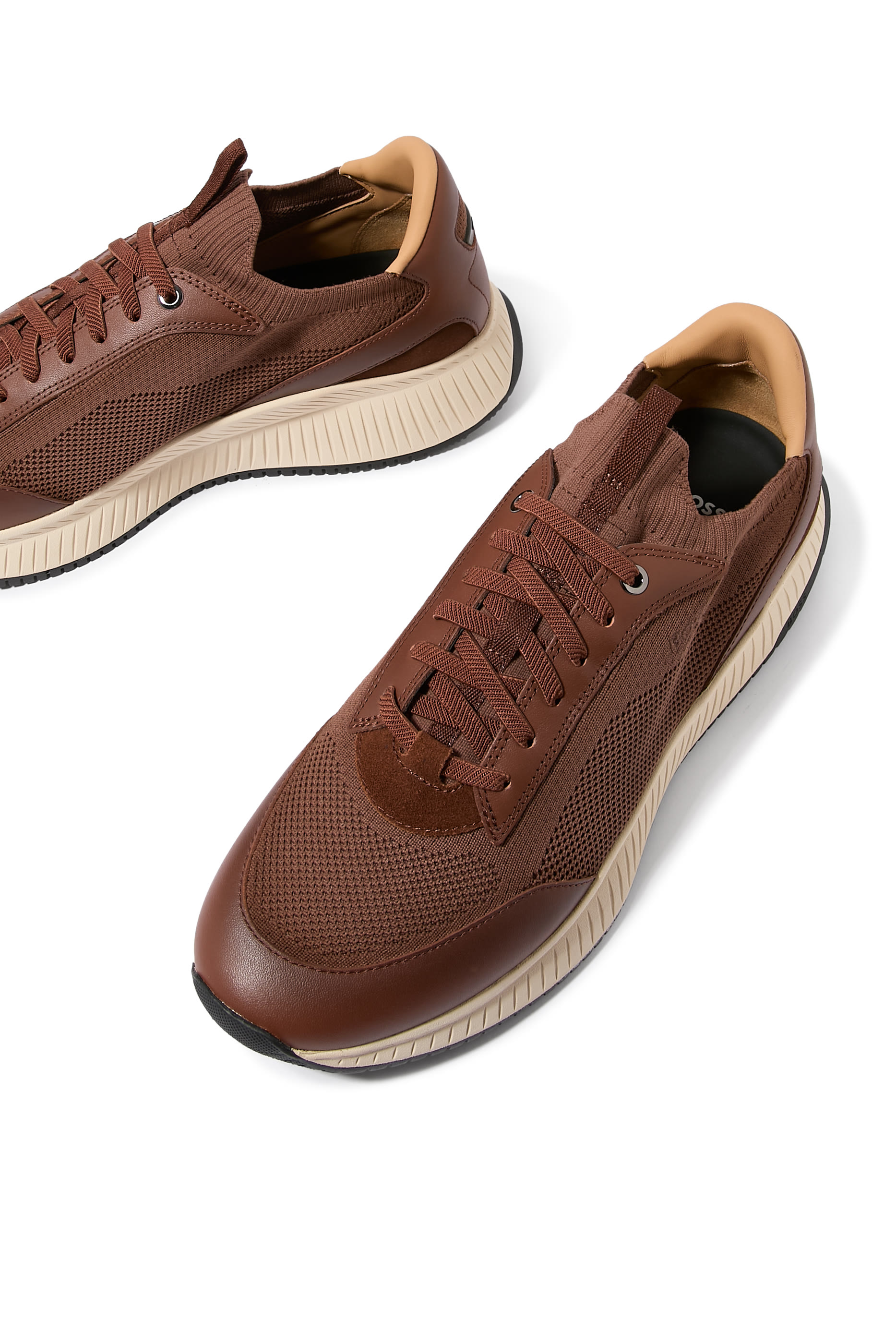 سنيكرز تي تي أن ام إيفو بجزء علوي منسوج