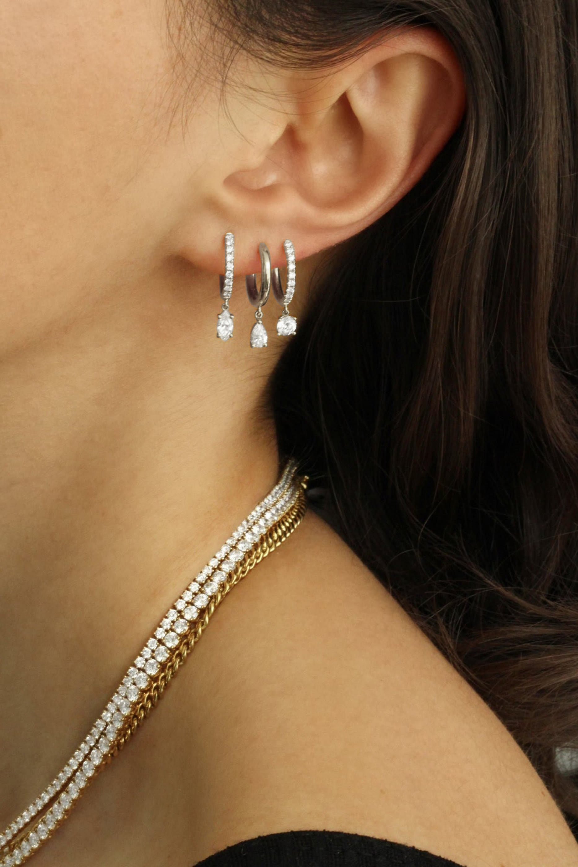 أقراط هاجيز متدلية مرصعة بماس وماركيز، ذهب أبيض عيار 18