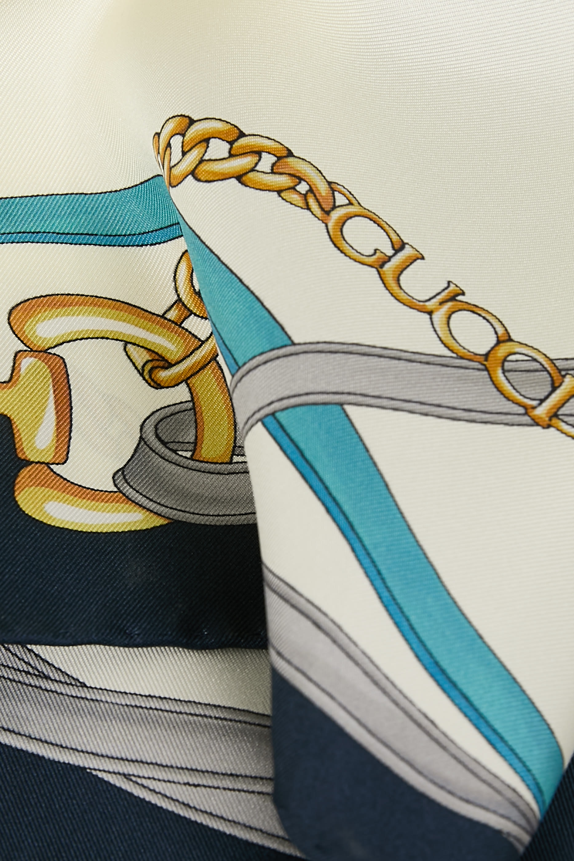 وشاح مربع بنقشة حرفي شعار الماركة حرير جاكار