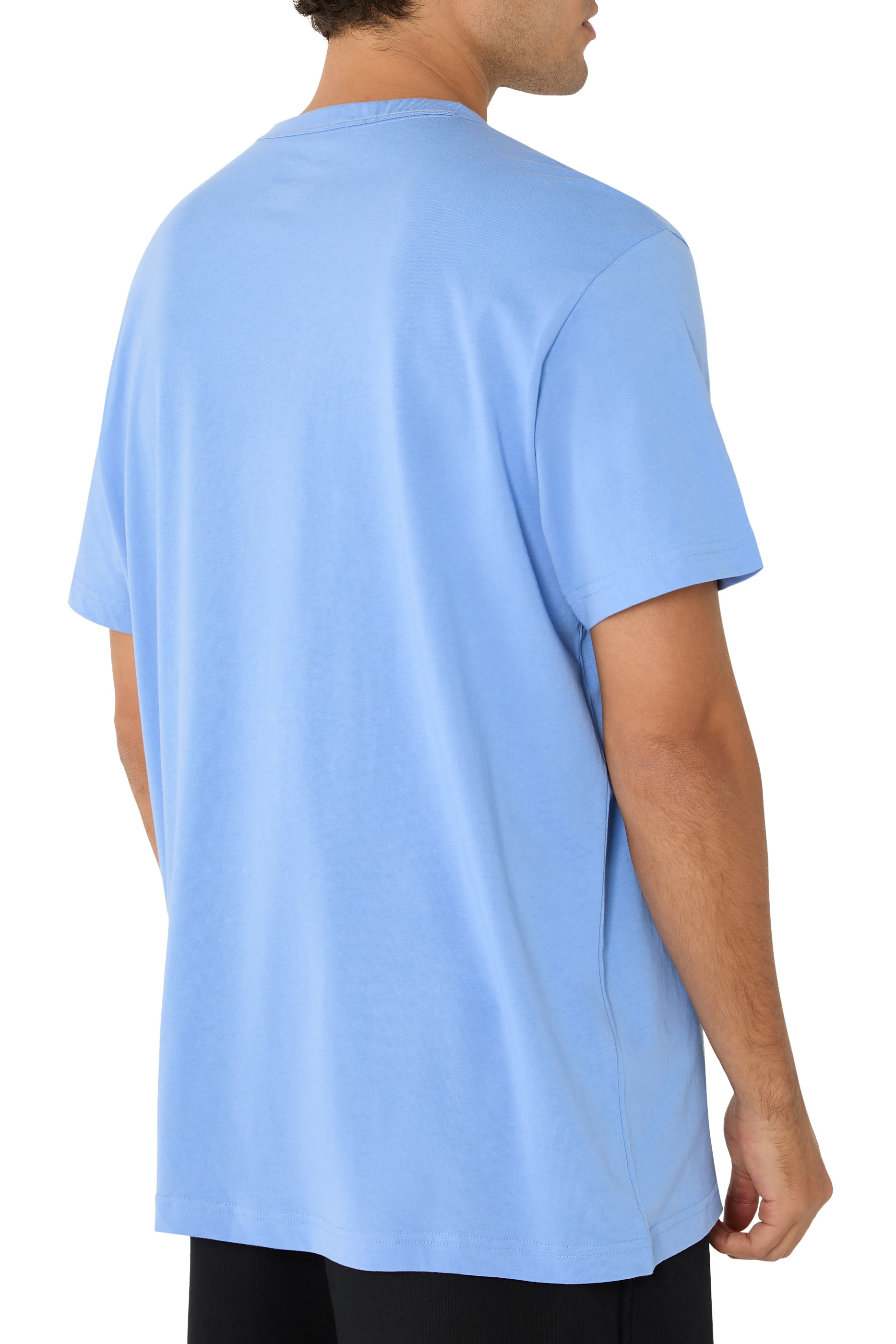 تيشيرت بياقة ضيقة