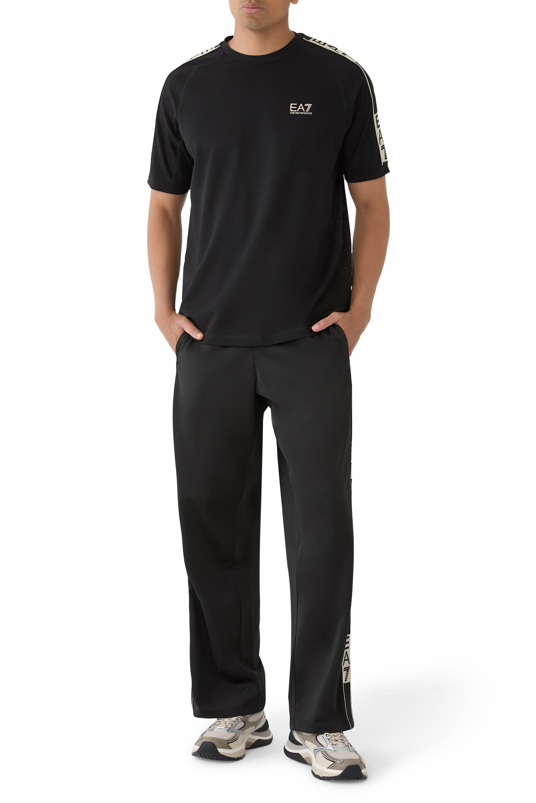 تيشيرت بشعار الماركة غرافيك