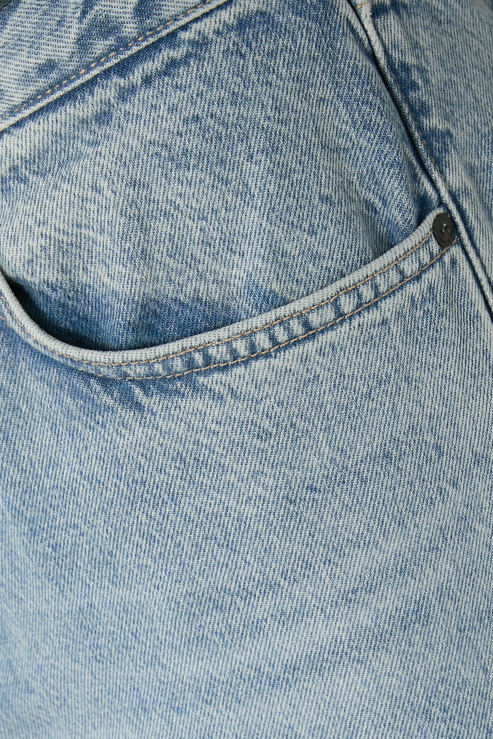 بنطال جينز بقصة مستقيمة 4