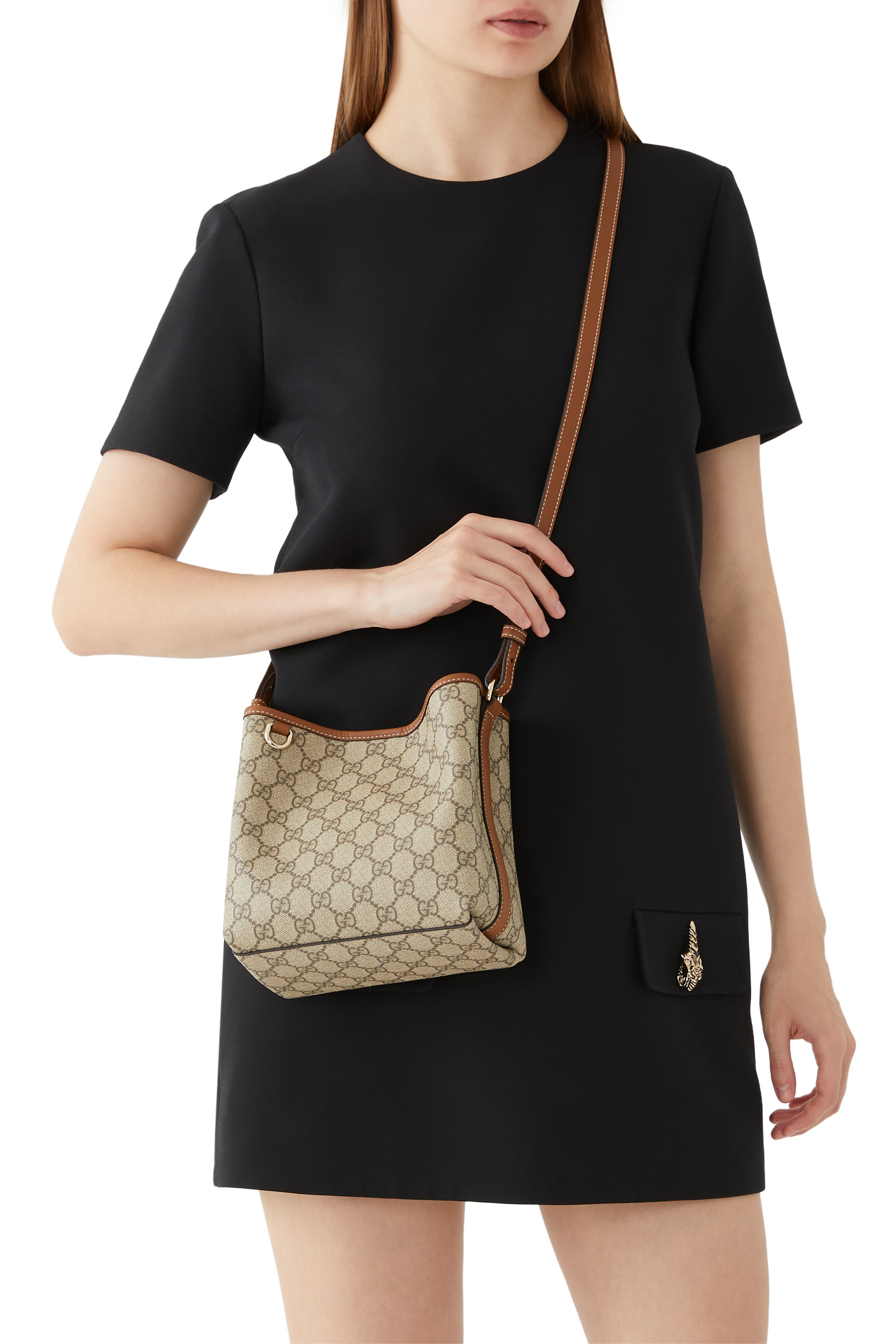 حقيبة باكيت صغيرة بنقشة حرفي شعار الماركة