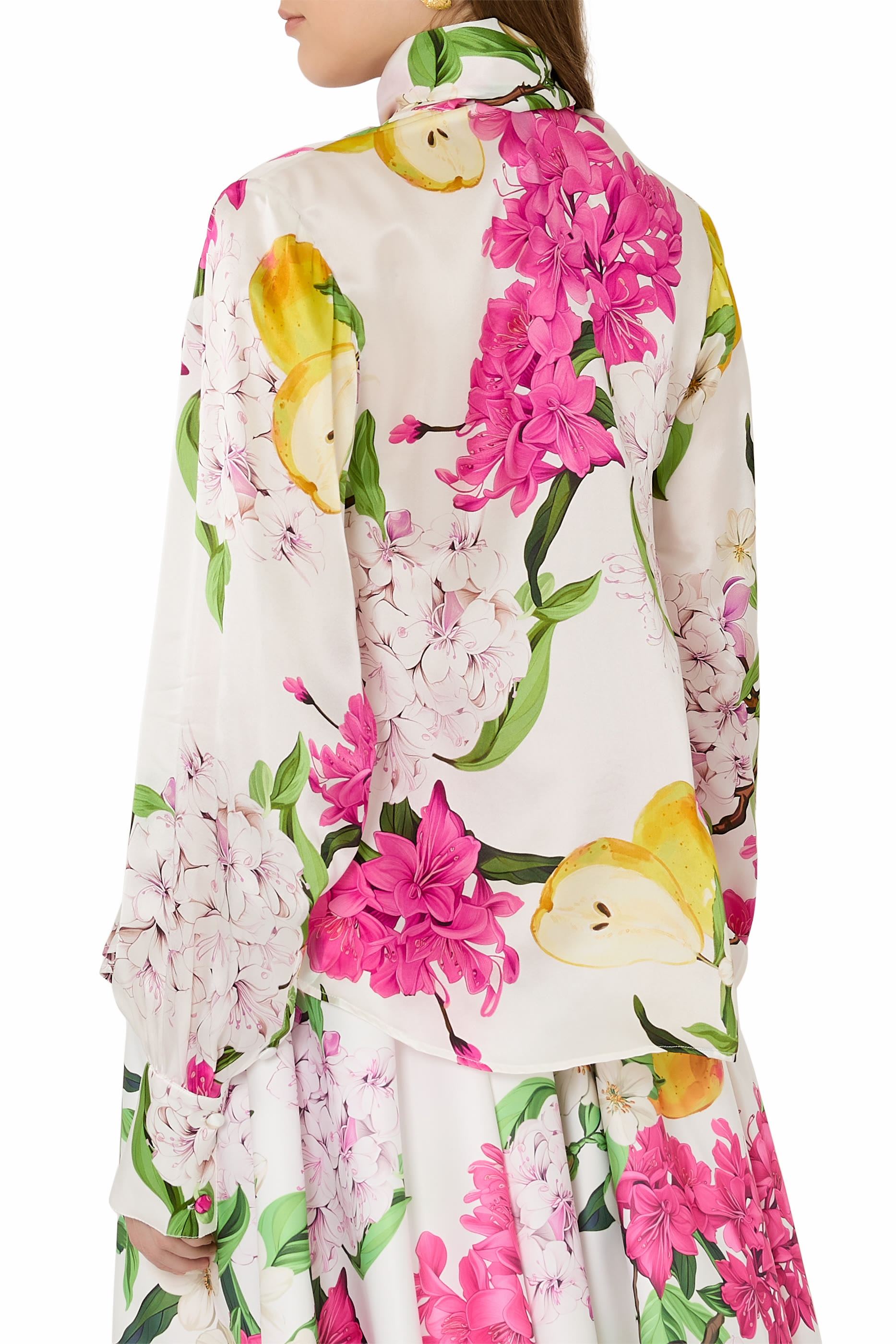 بلوزة بياقة بربطة حرير