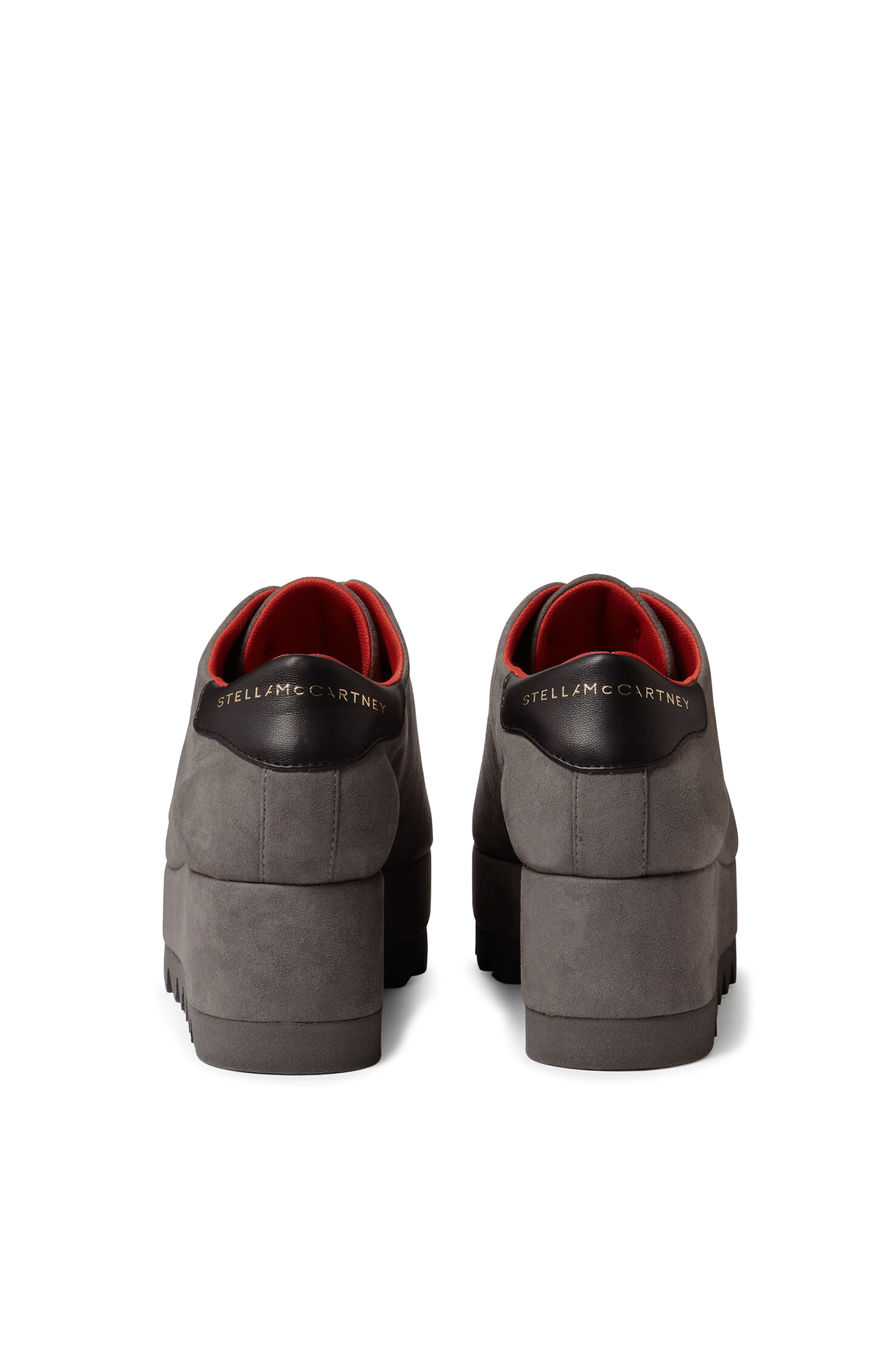 حذاء سنيك إليس 55 بنعل عريض وأربطة للإغلاق