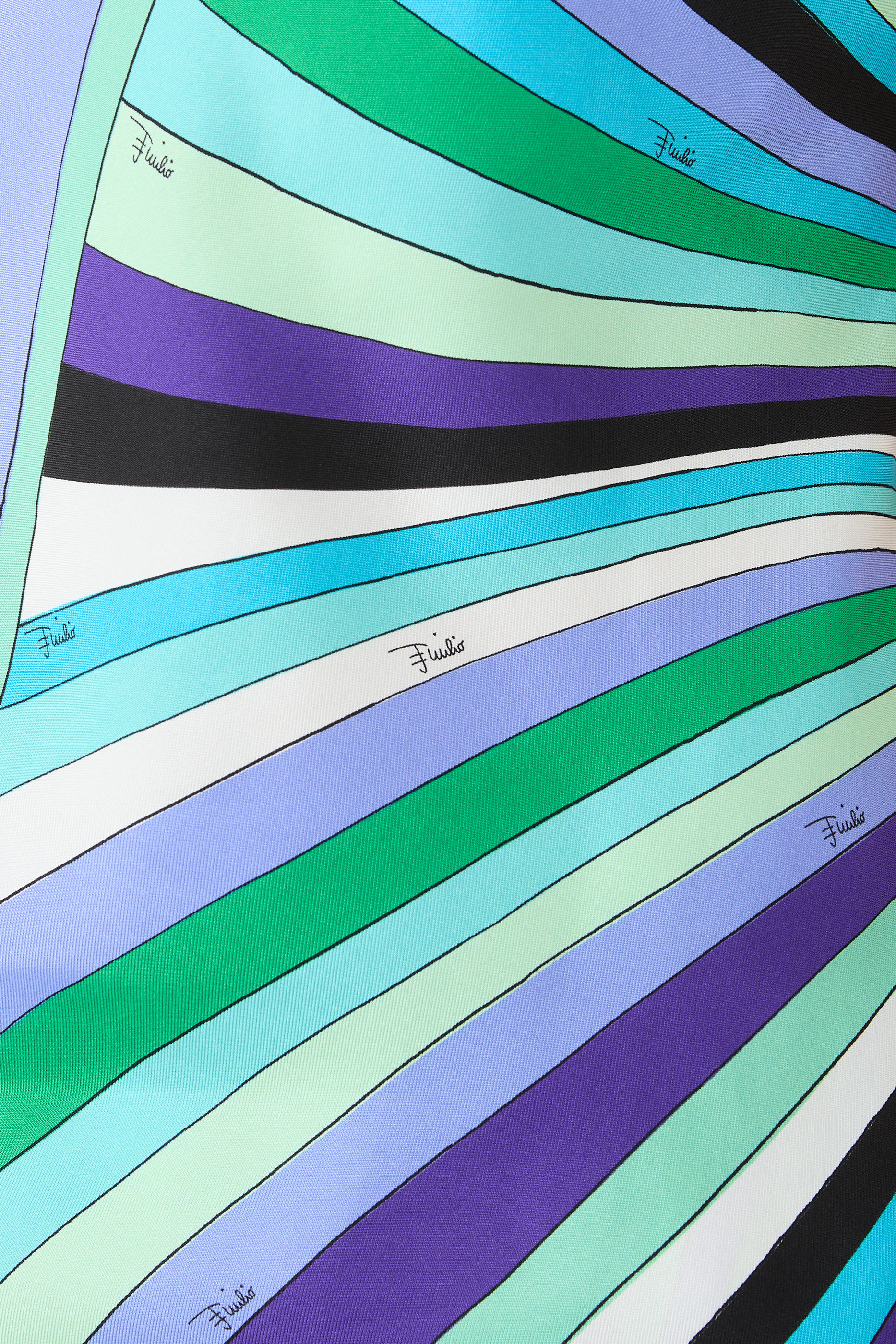 بلوزة كاميسول بنقشة حرير تويل