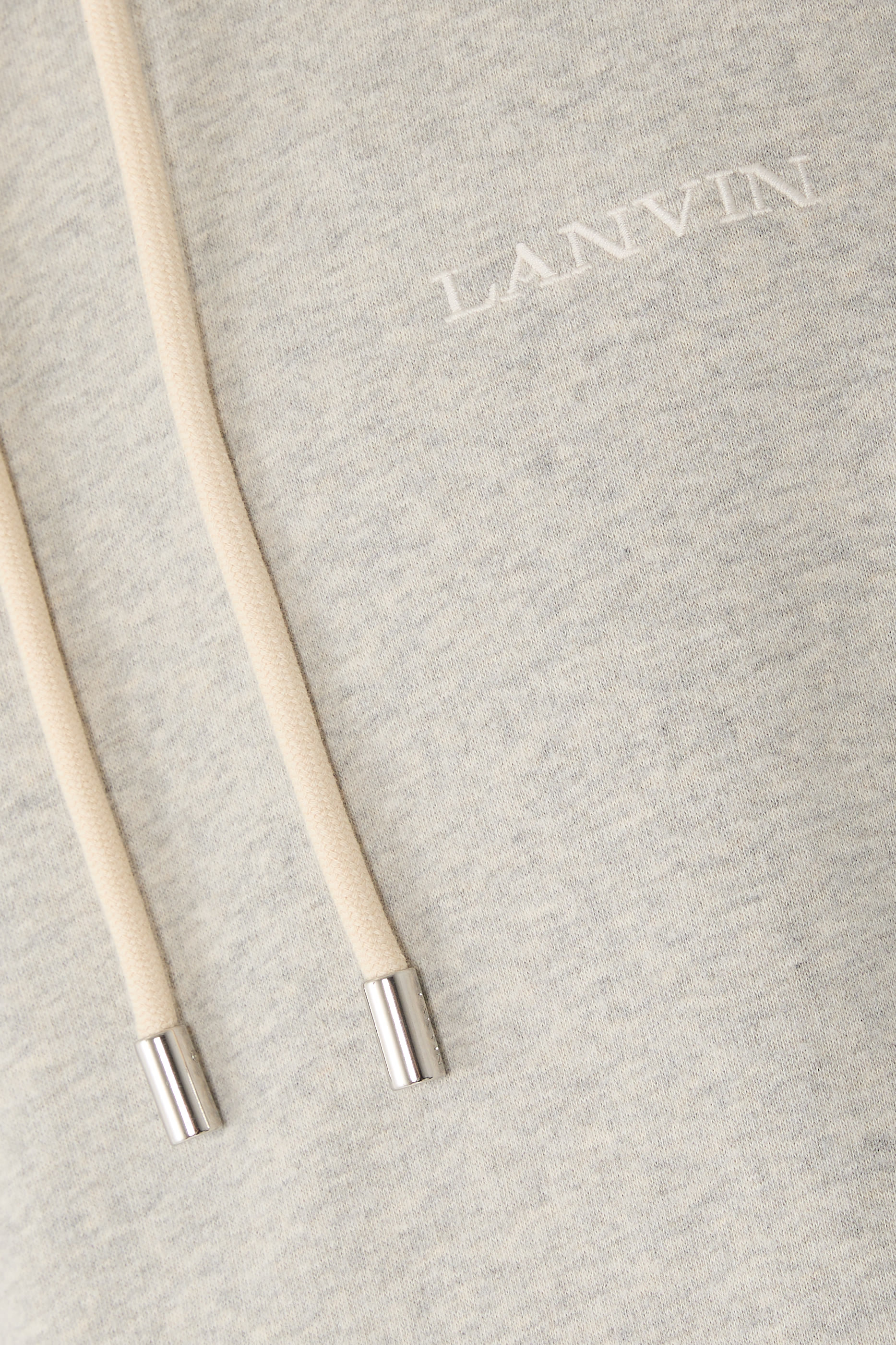 هودي بتفاصيل شعار الماركة