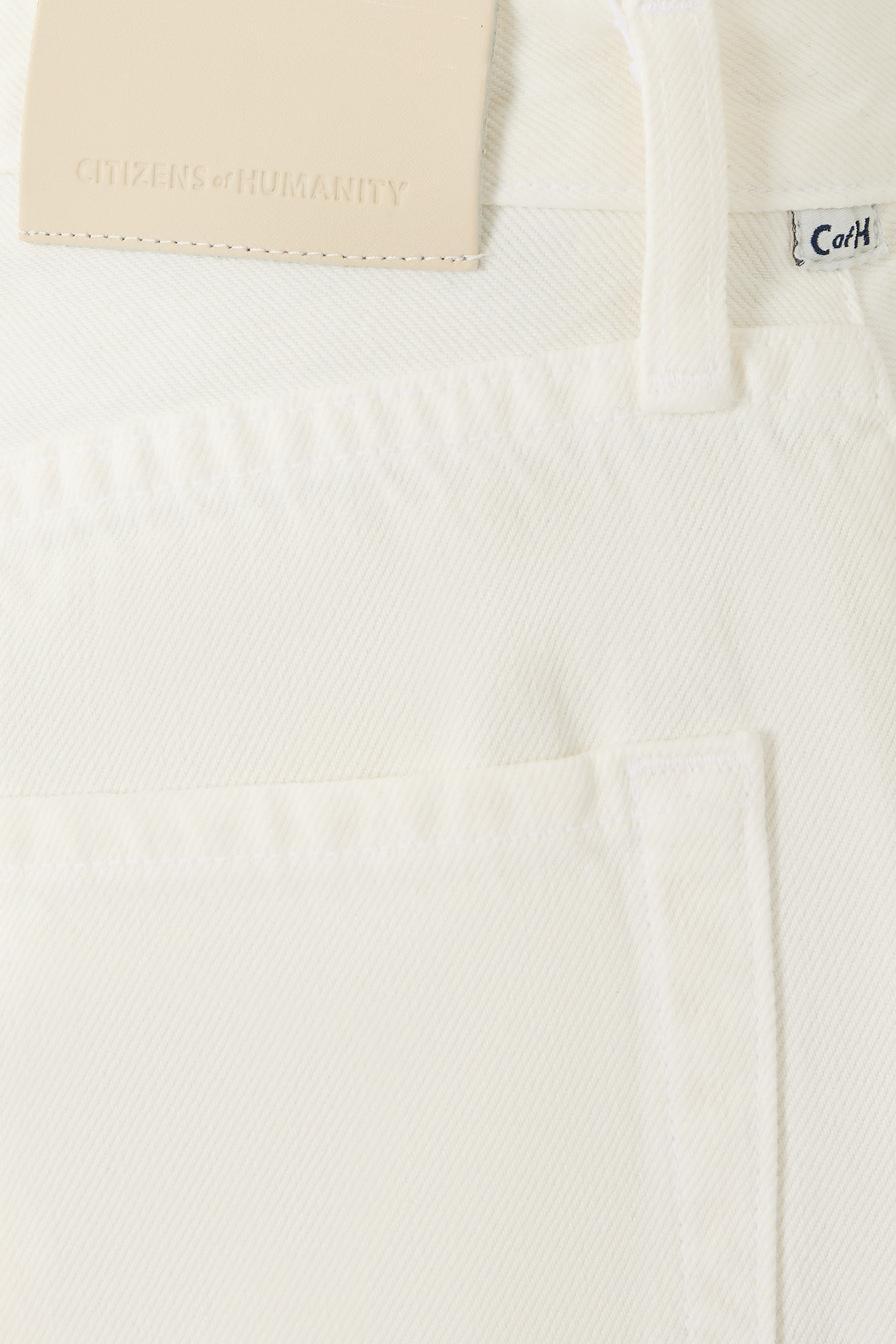 بنطال جينز أيلا بقصة فضفاضة