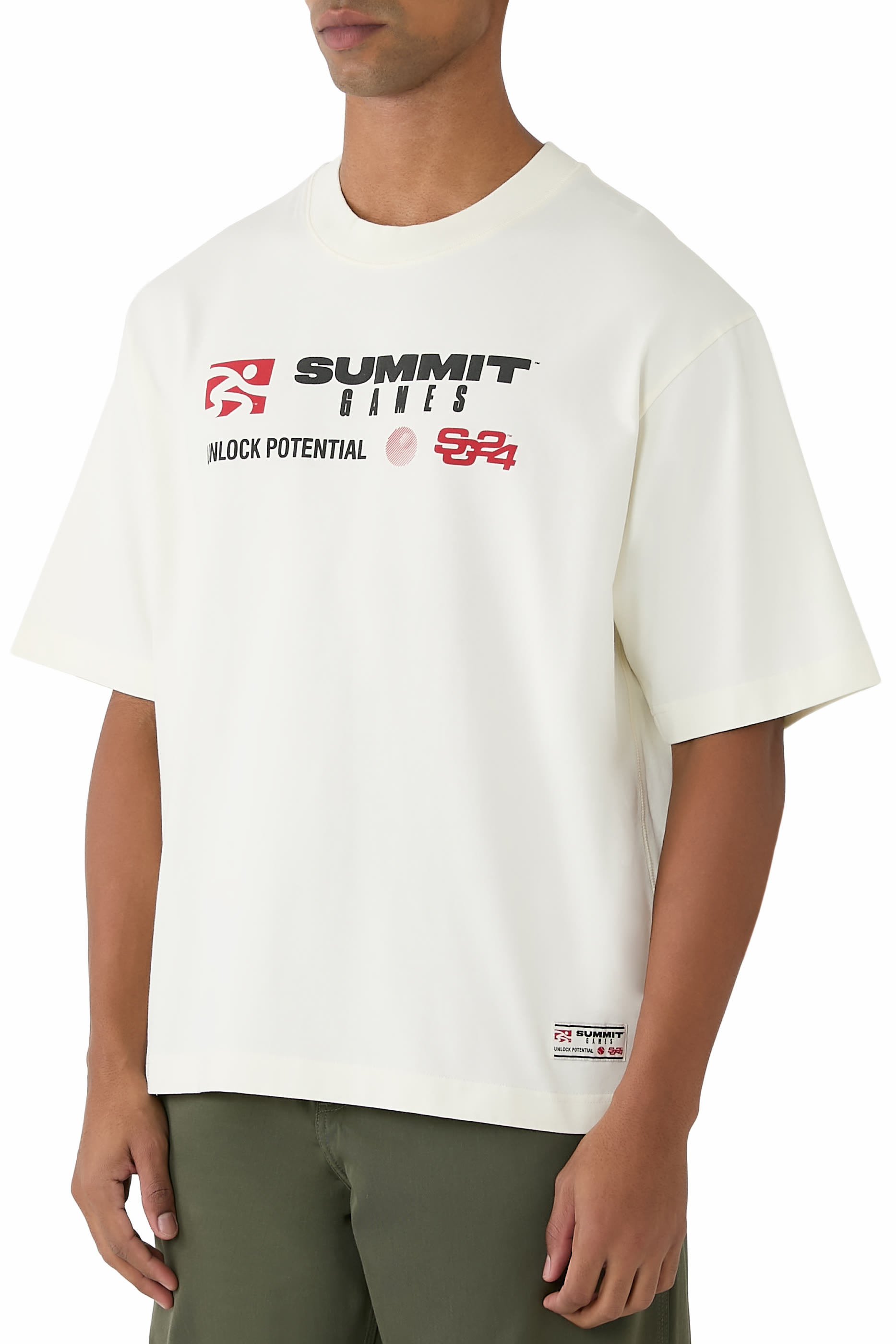 تيشيرت بملصق شعار الماركة كلاسيكي