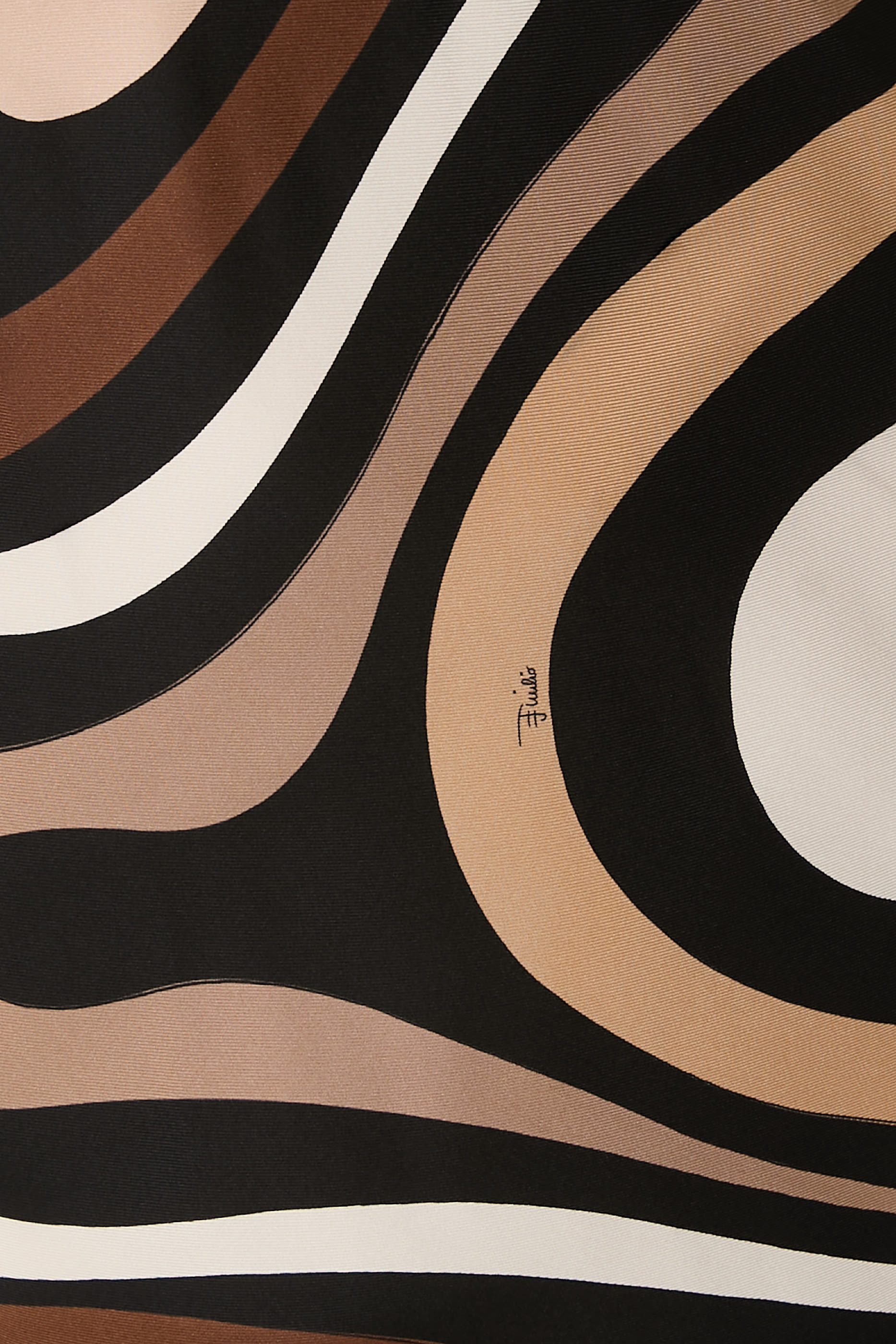 فستان طويل بنقشة مارمو