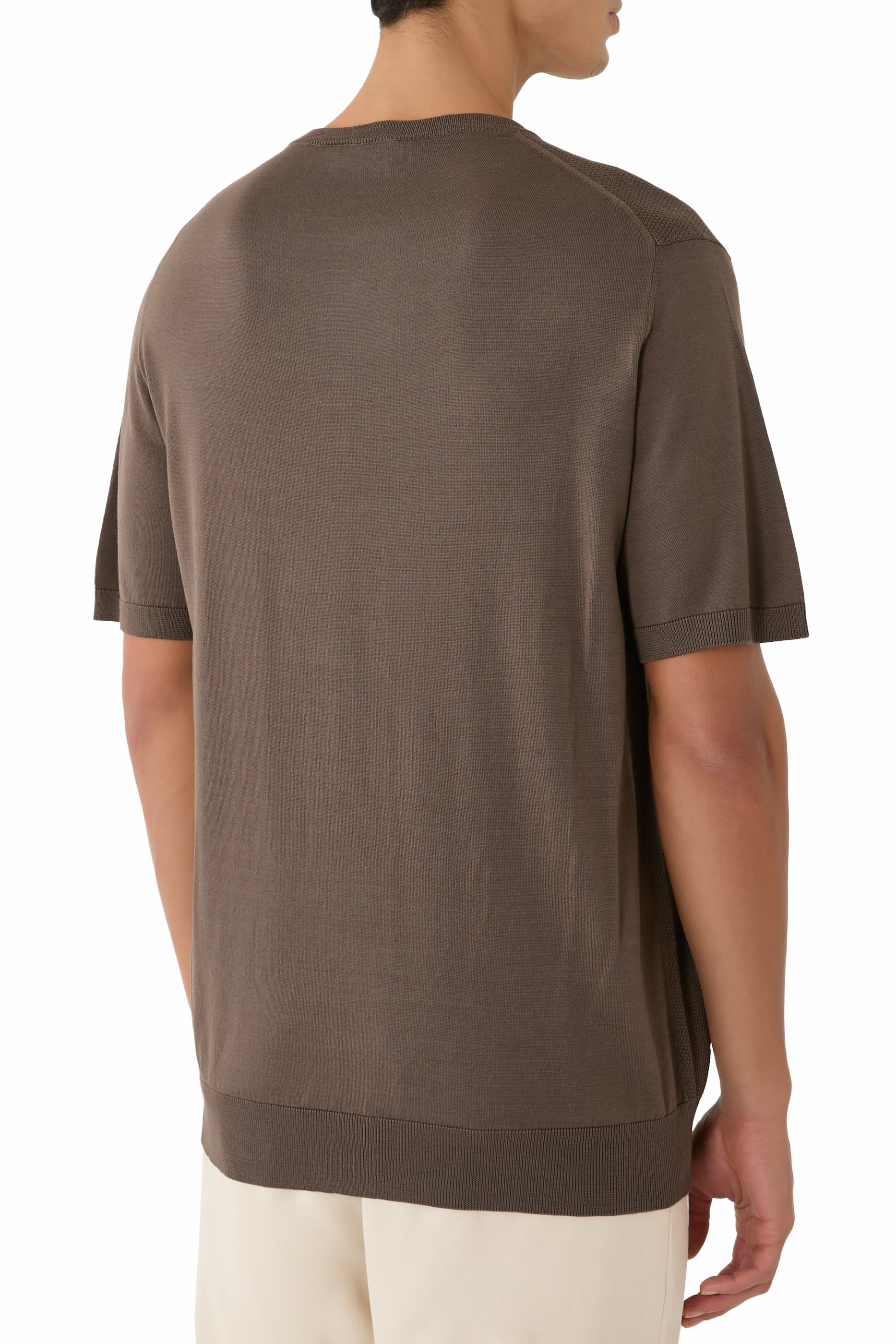 تيشيرت منسوج بياقة ضيقة