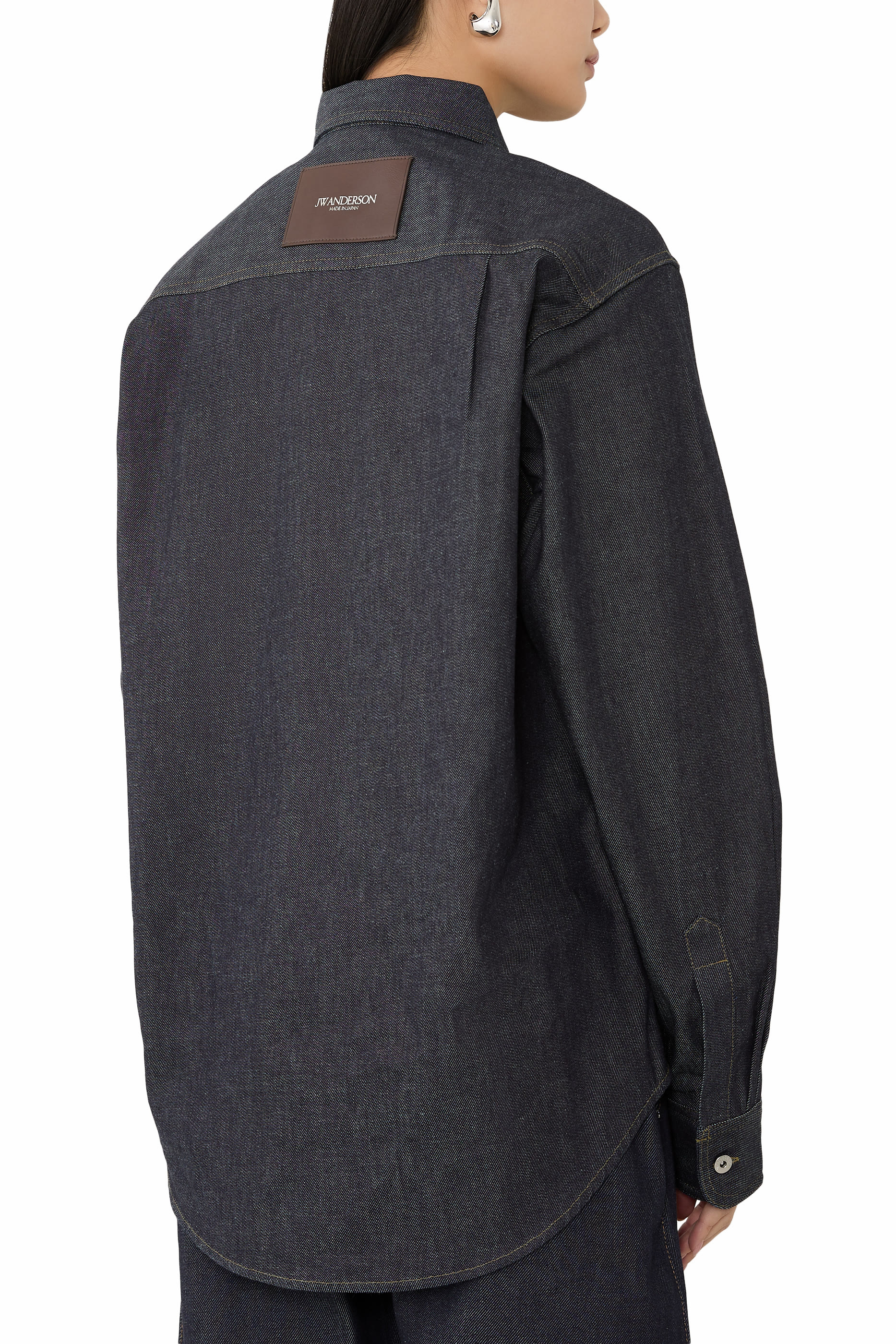 قميص بقصة فضفاضة