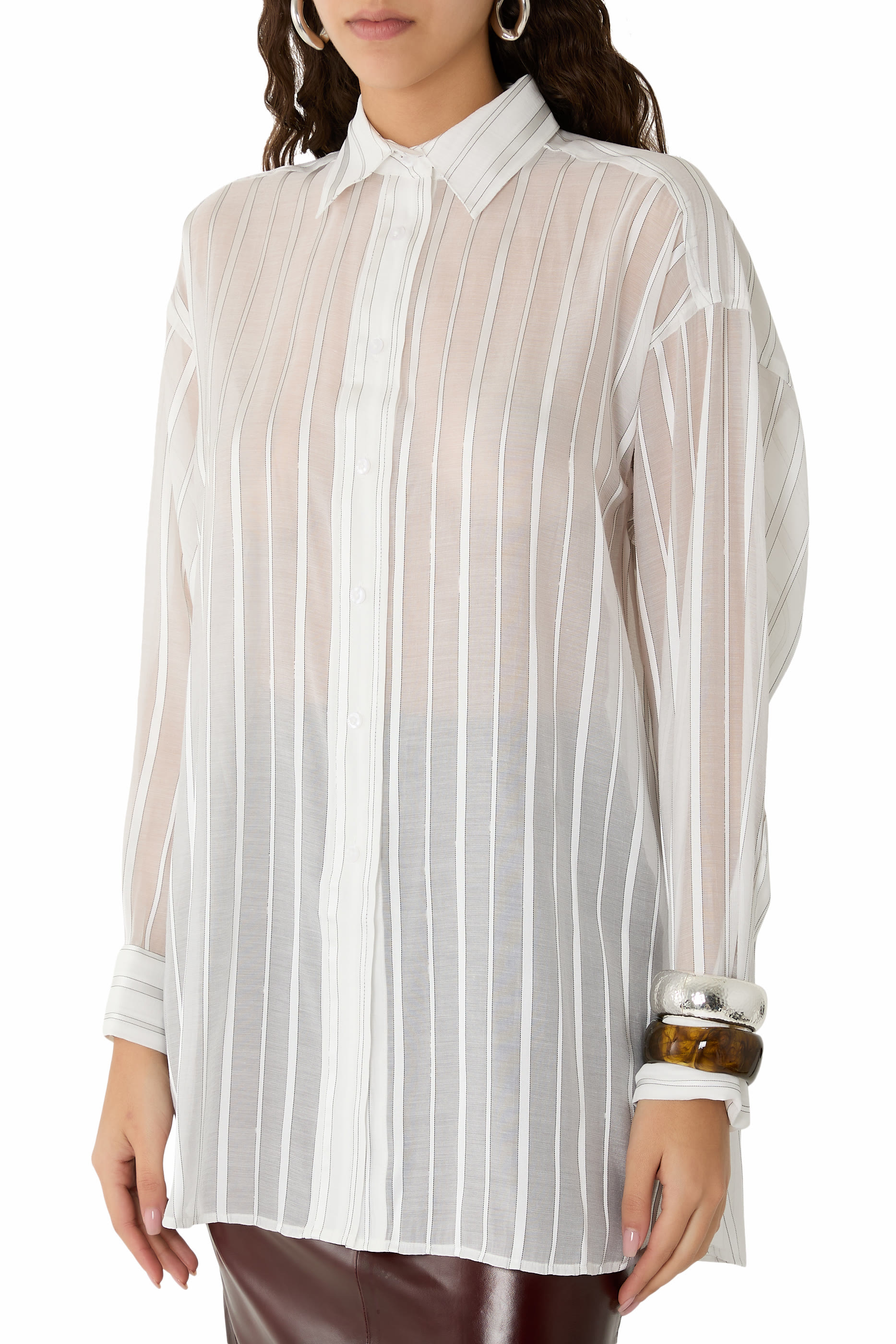 قميص بقصة فضفاضة