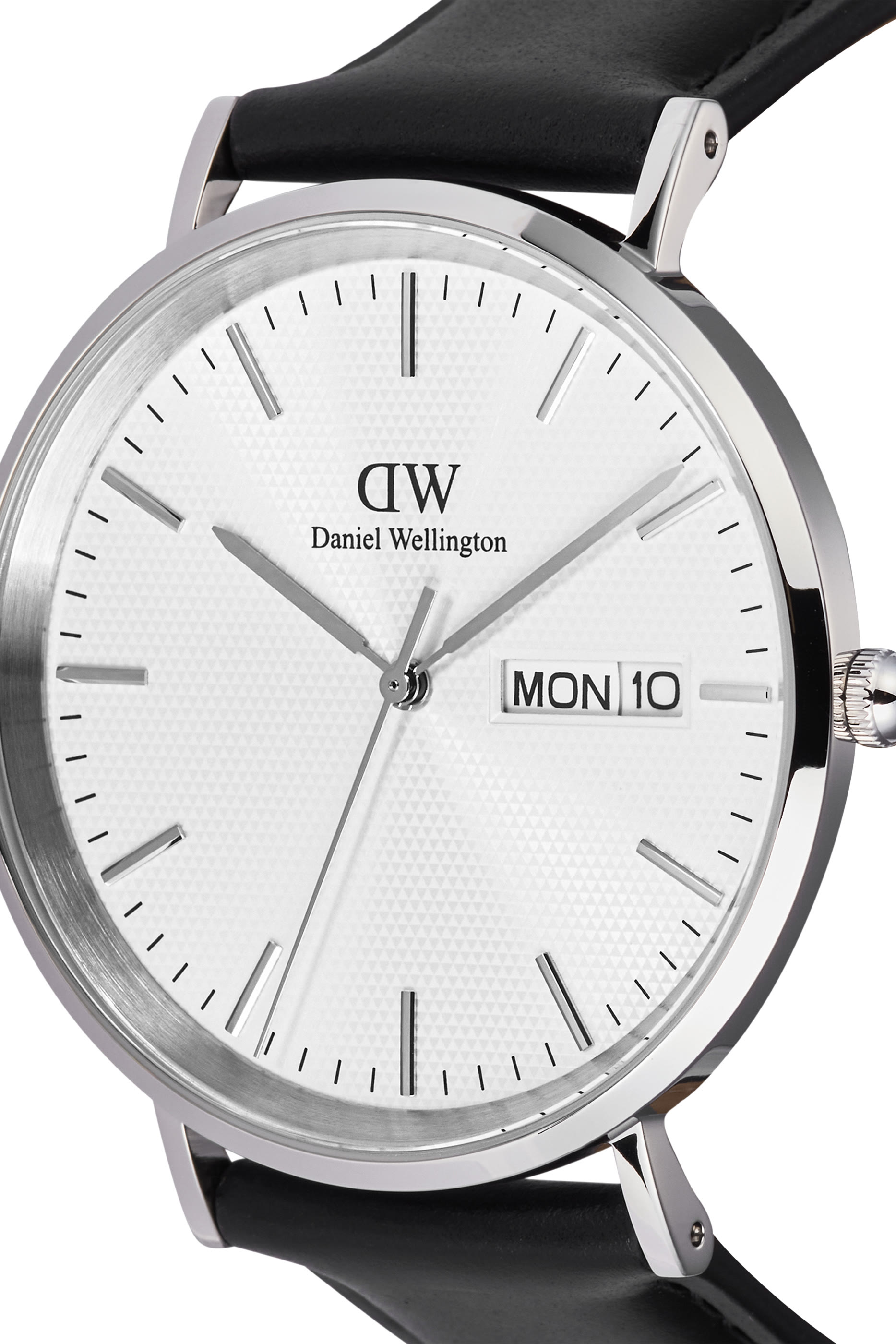 ساعة كلاسيك بخاصية عرض اليوم