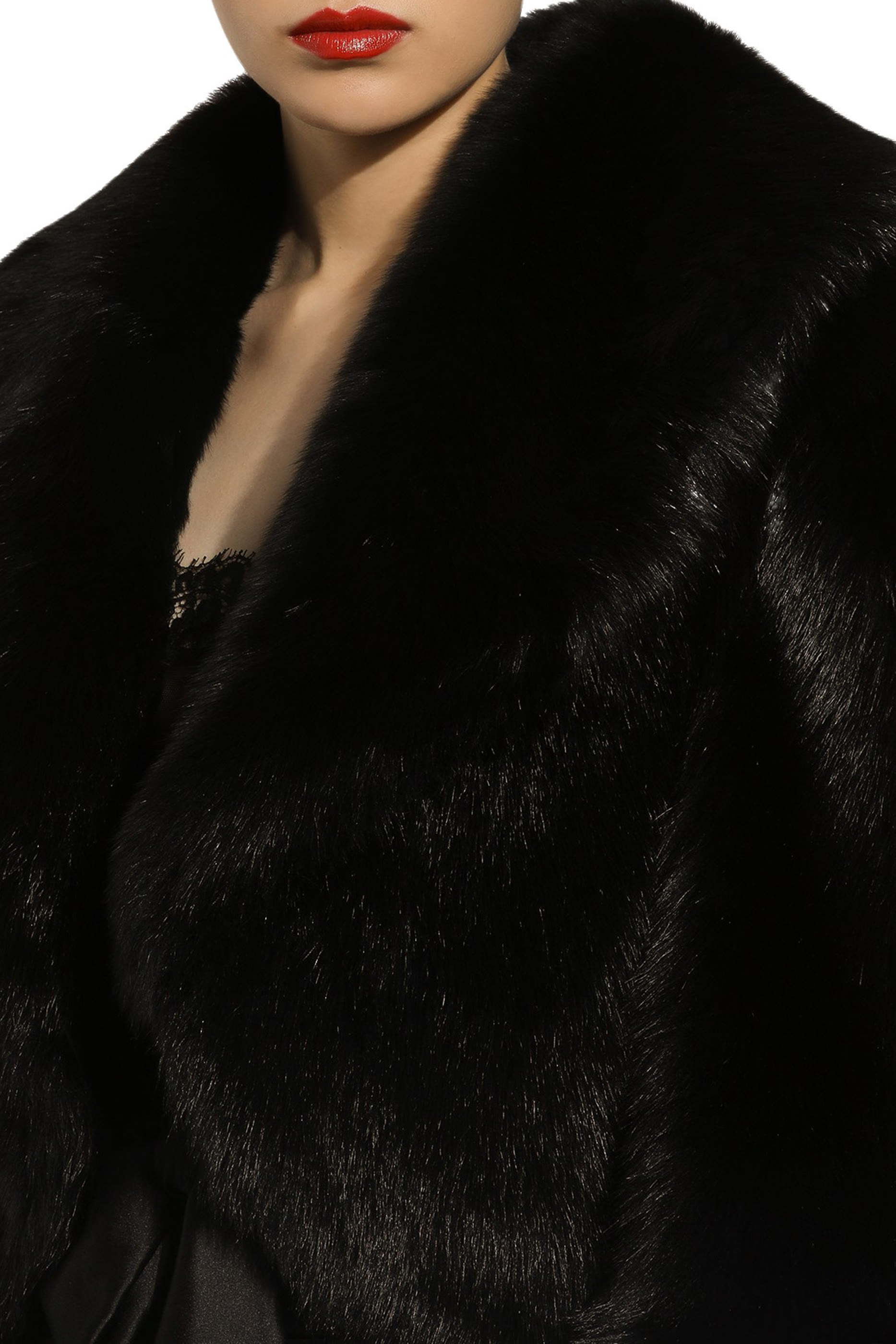 جاكيت قصير مع حزام جلد حمل