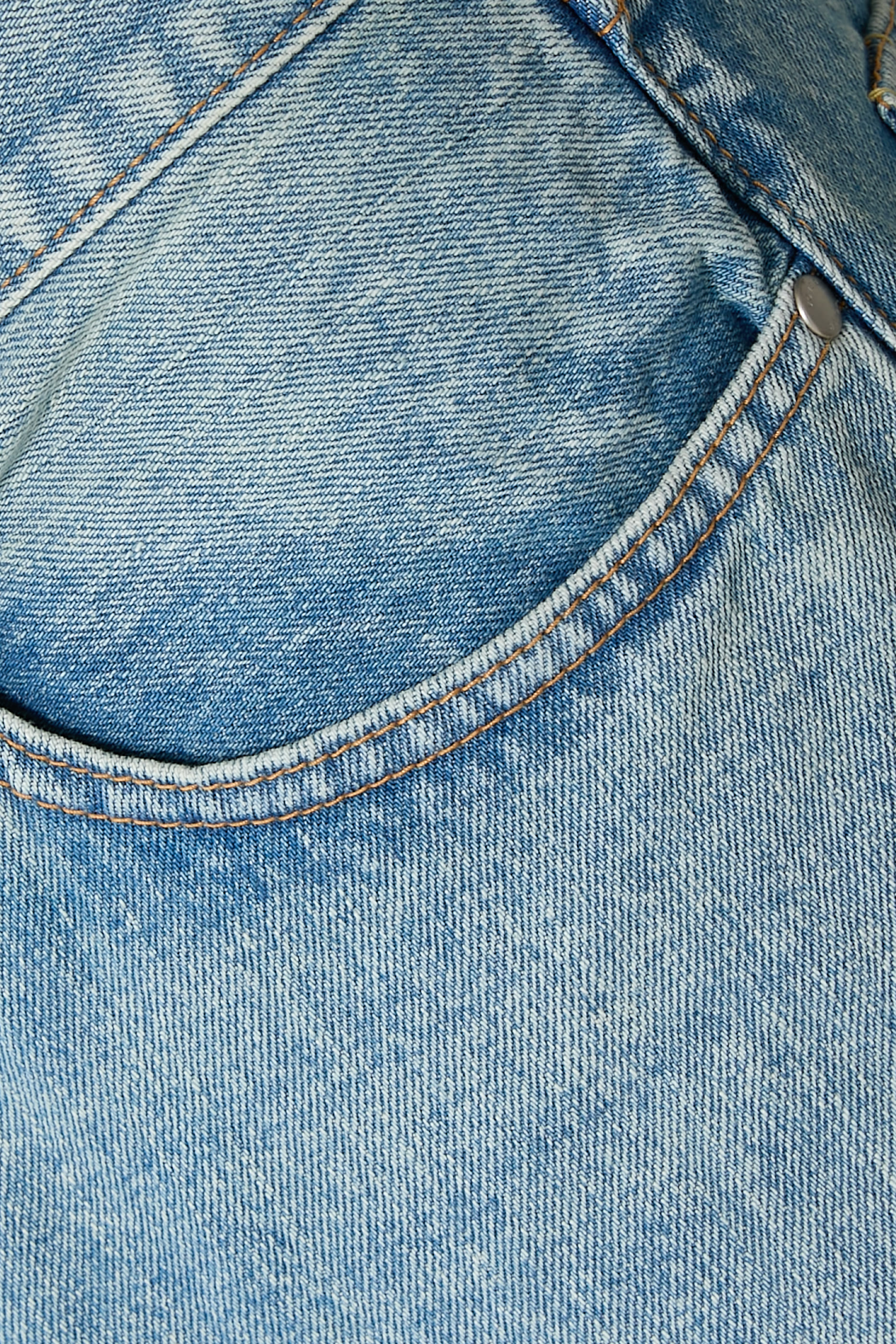 بنطال جينز بقصة فضفاضة دنيم