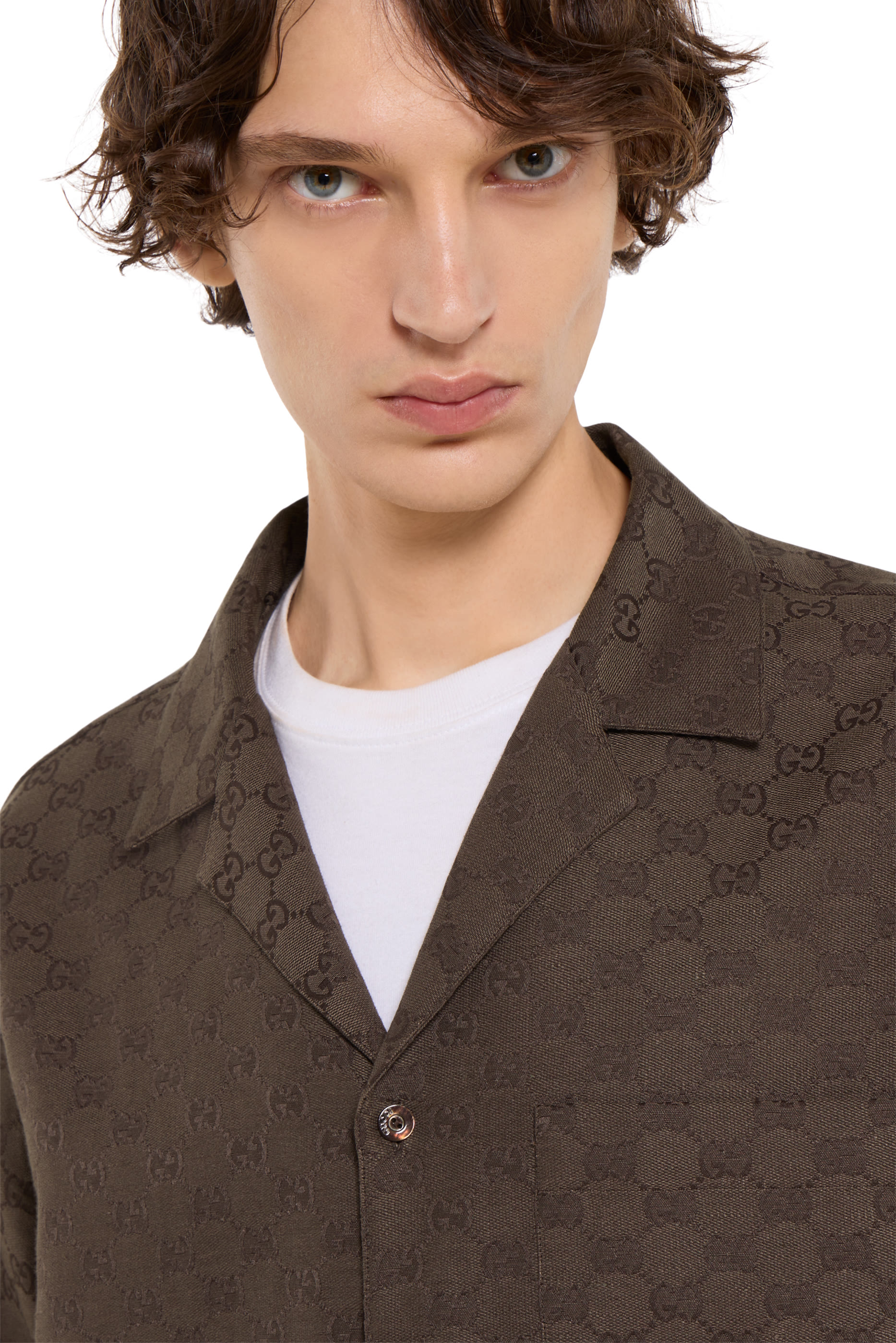 قميص بولينغ من مزيج الكتان والقنب بنقشة حرفي شعار الماركة