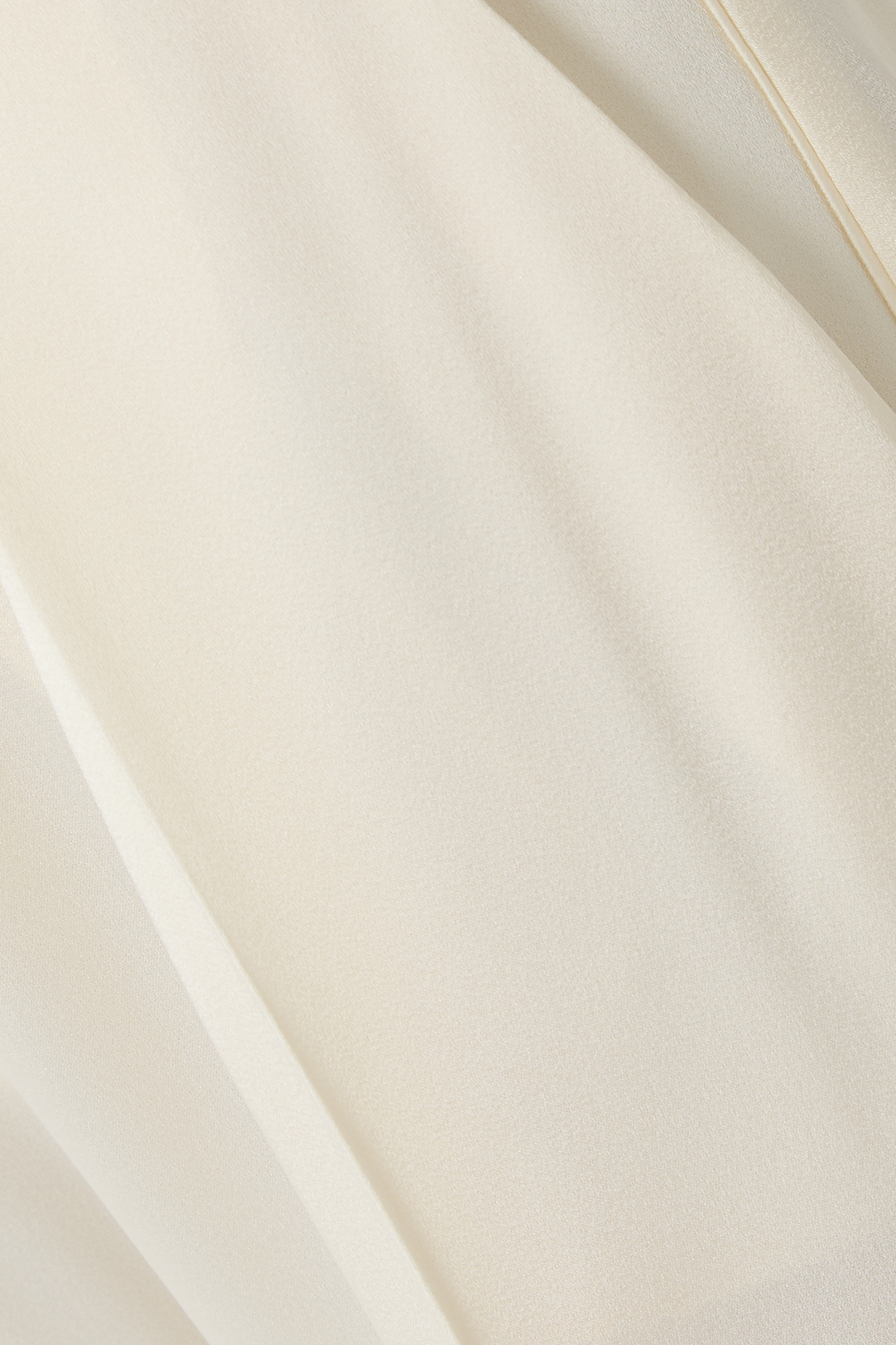 بنطال بقصة ساق واسعة