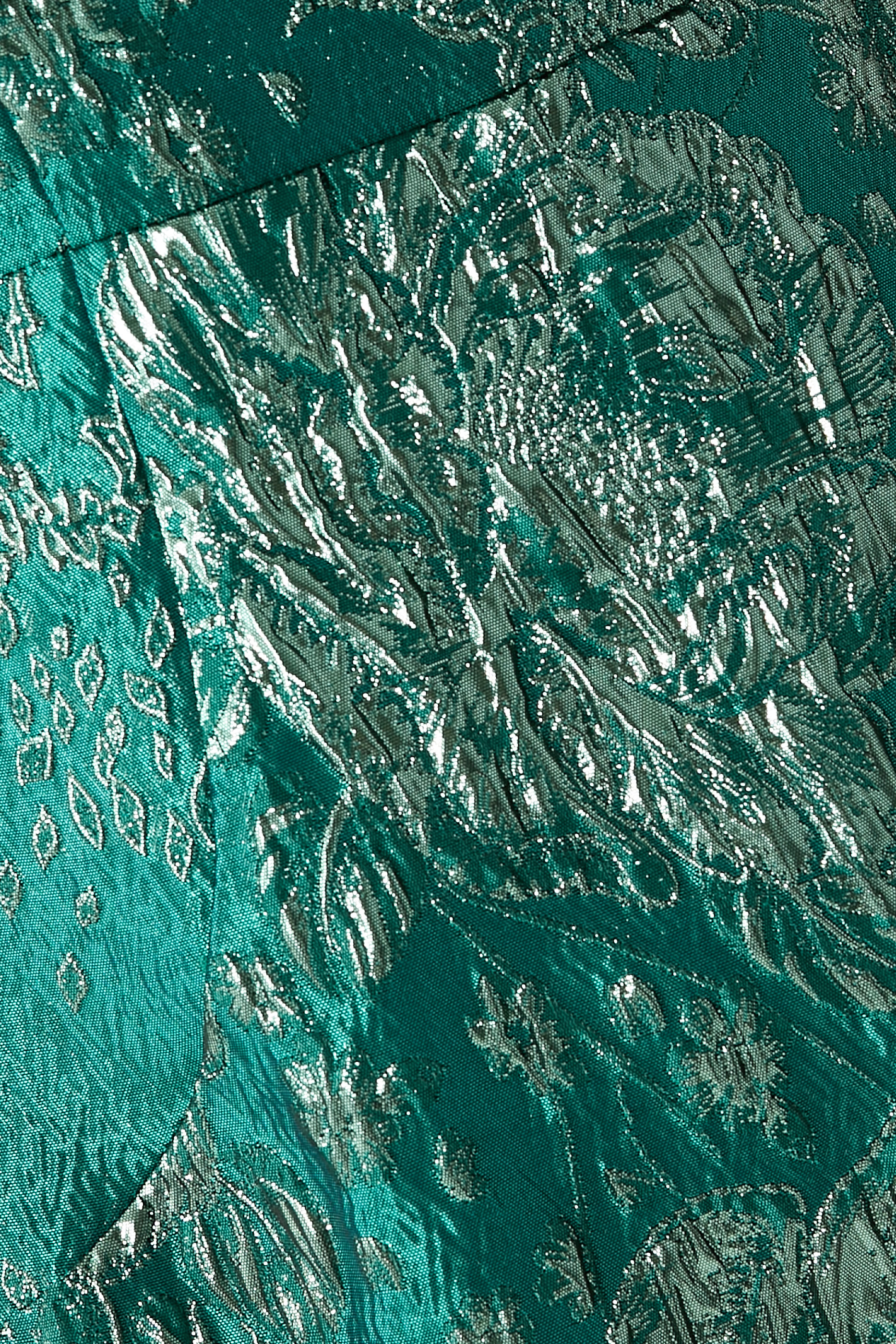 فستان سهرة بأكتاف مكشوفة جاكار