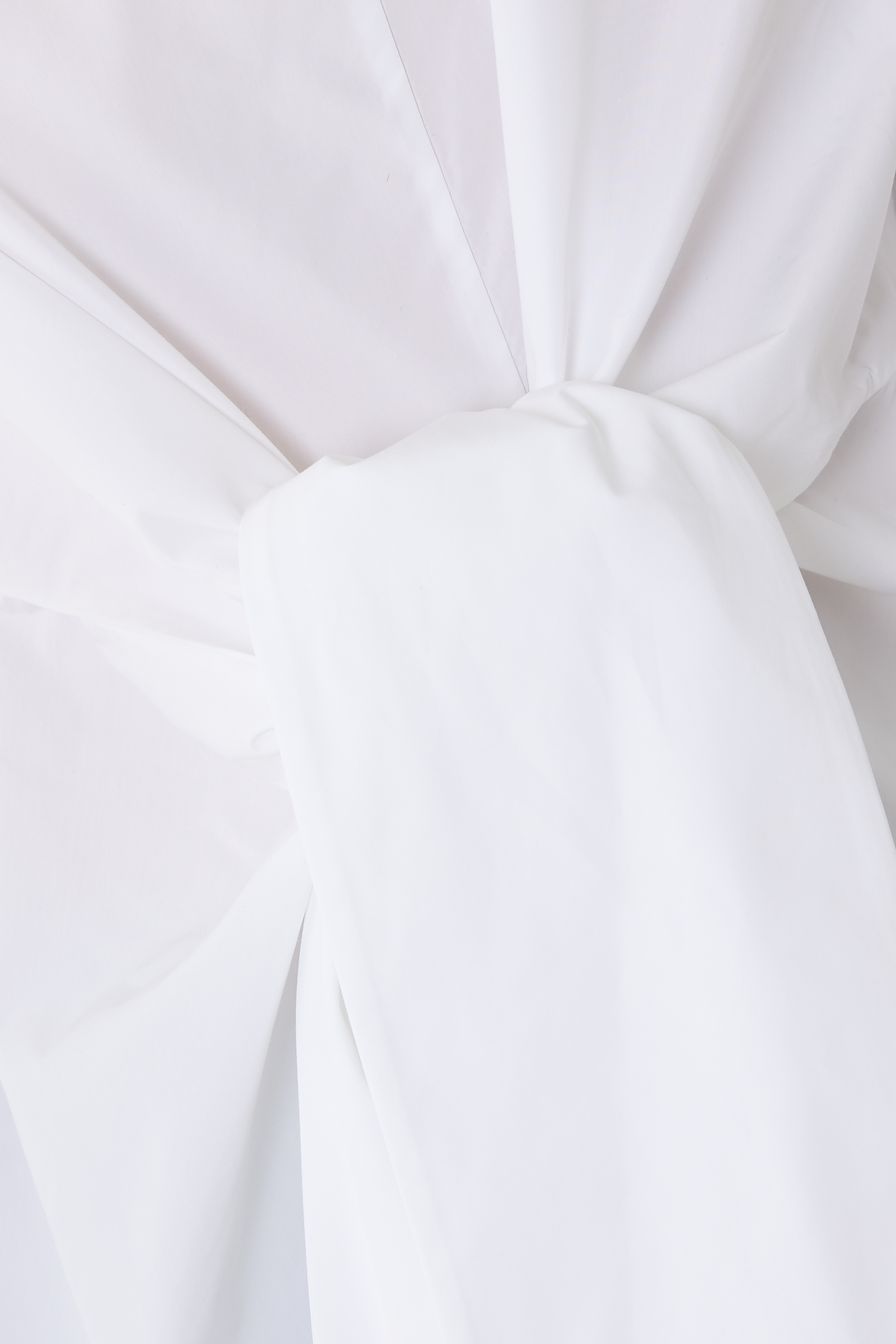 بلوزة برباط في الأمام