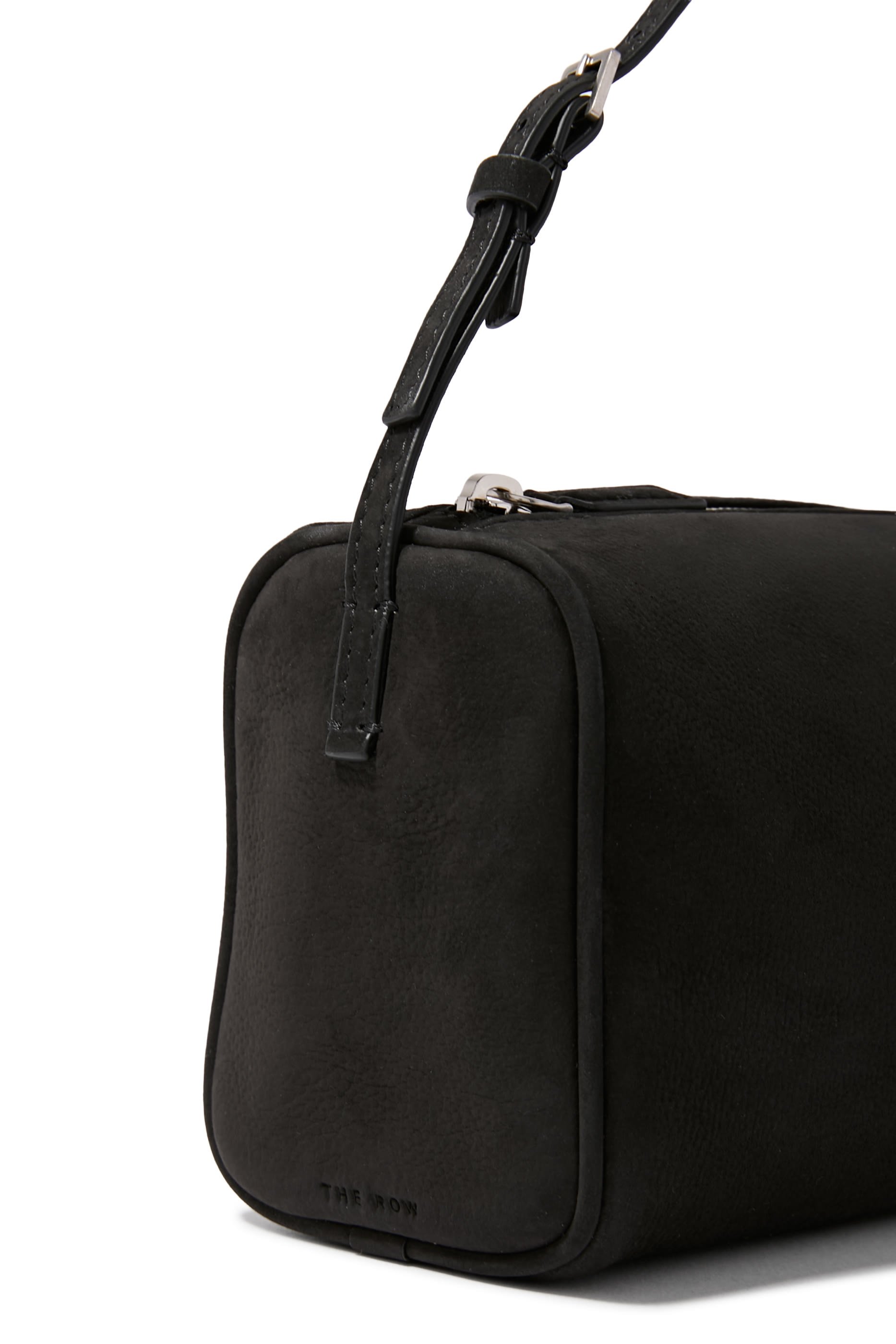 حقيبة بتصميم مستوحى من التسعينات