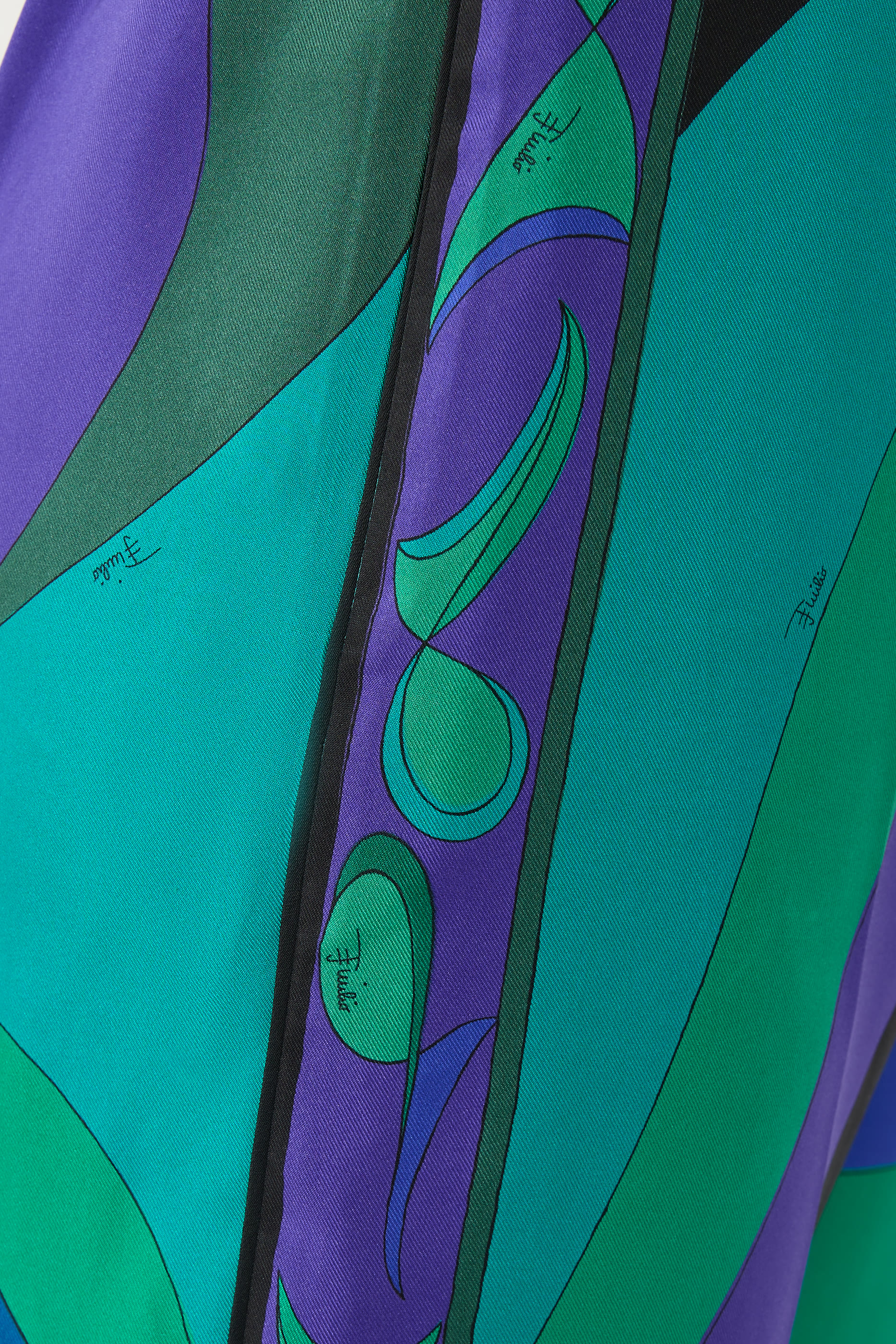 بنطال بطبعة بيسكي