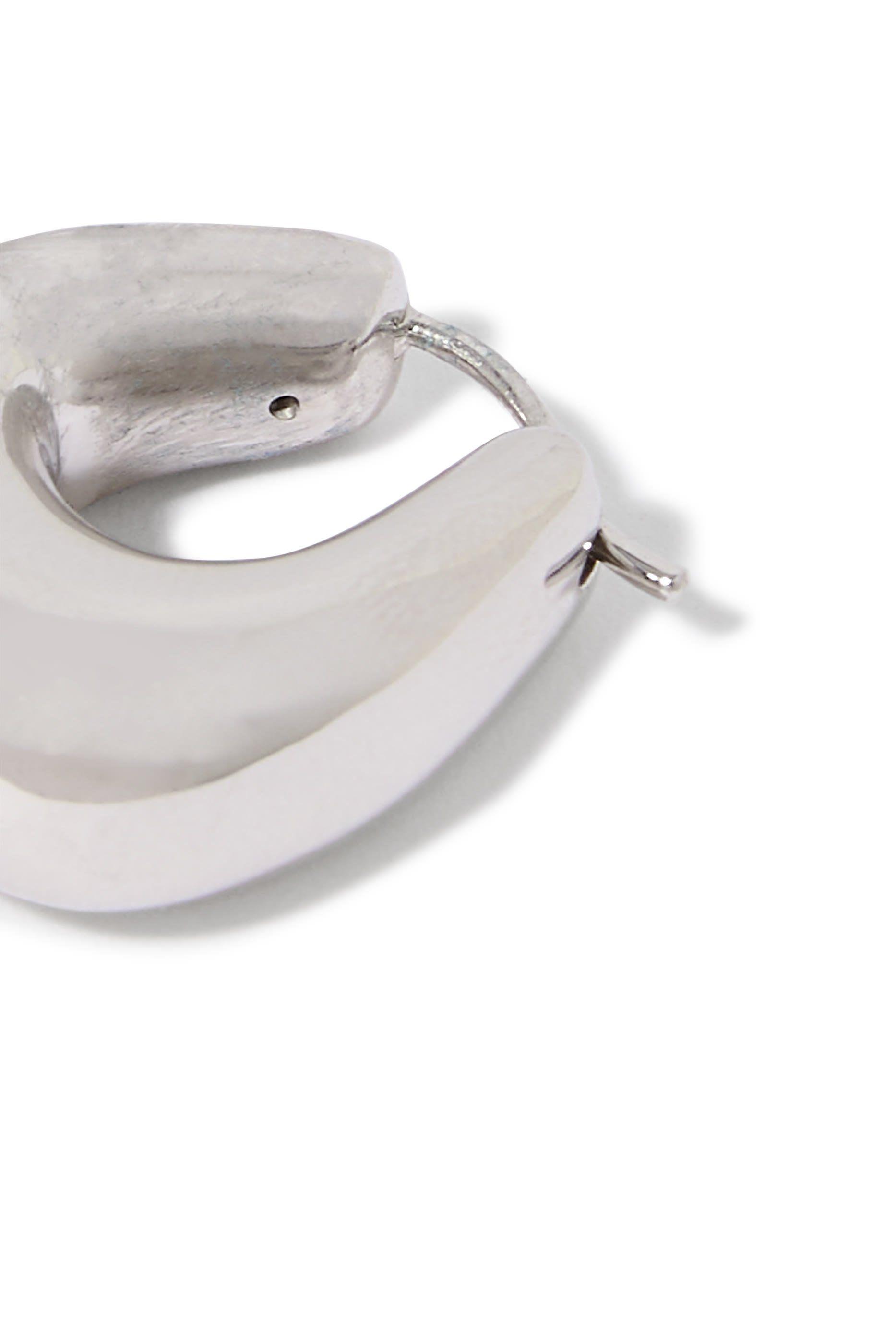 أقراط دائرية صغيرة تشابي بتصميم منحوت صغيرة