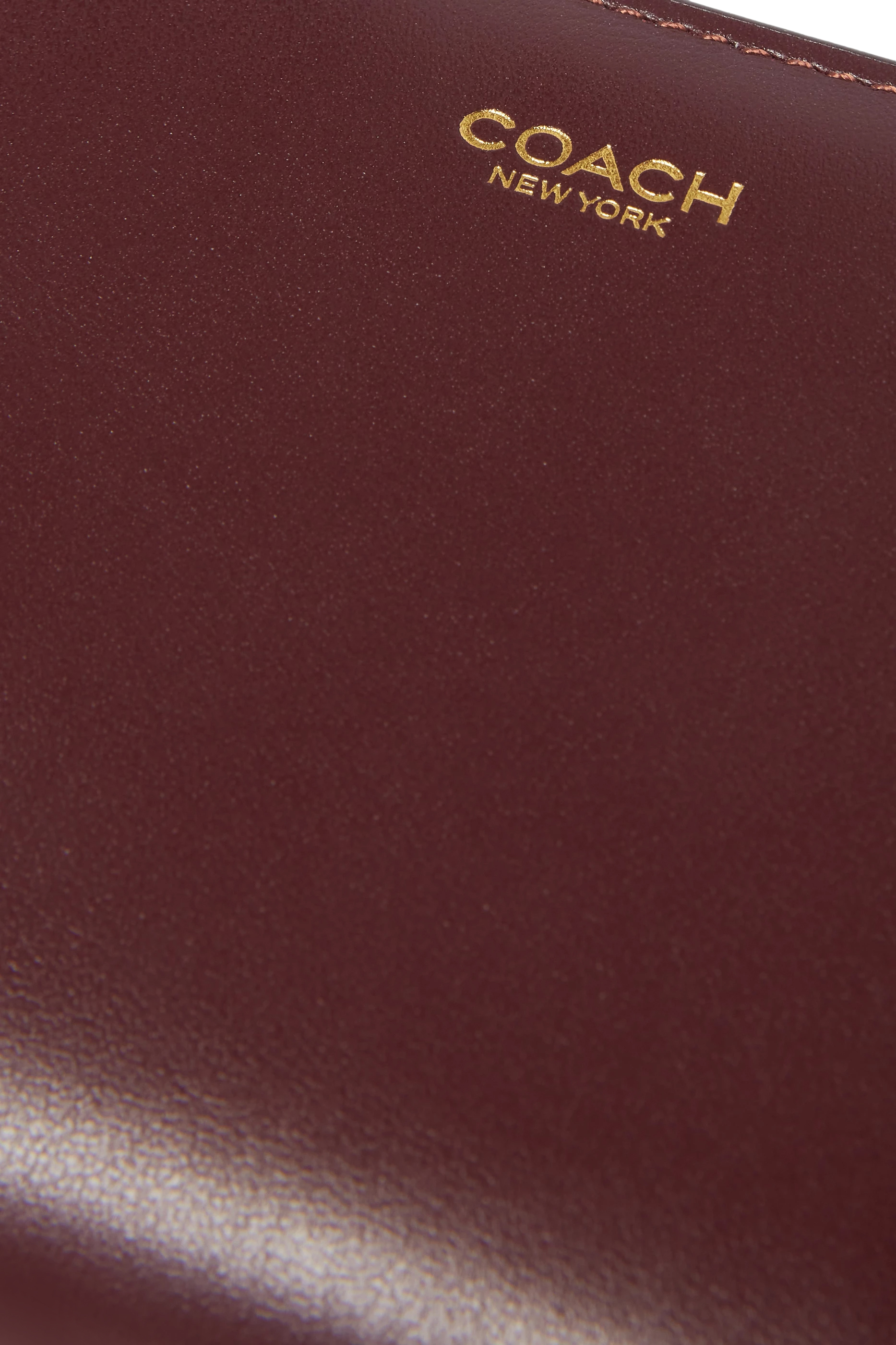 محفظة بسحاب محيط