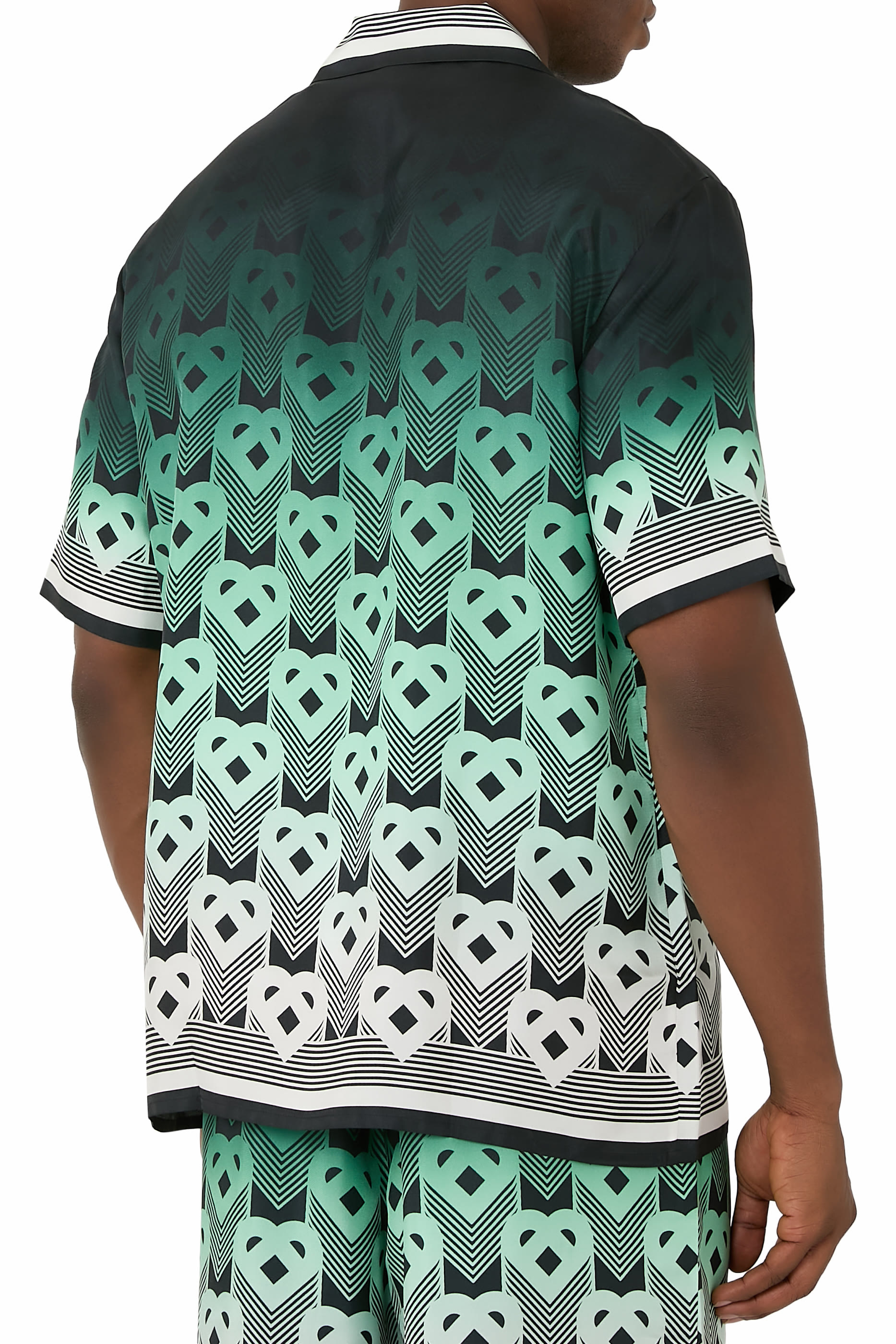 قميص بأكمام قصيرة ونقشة حرف شعار الماركة بلون متدرج حرير