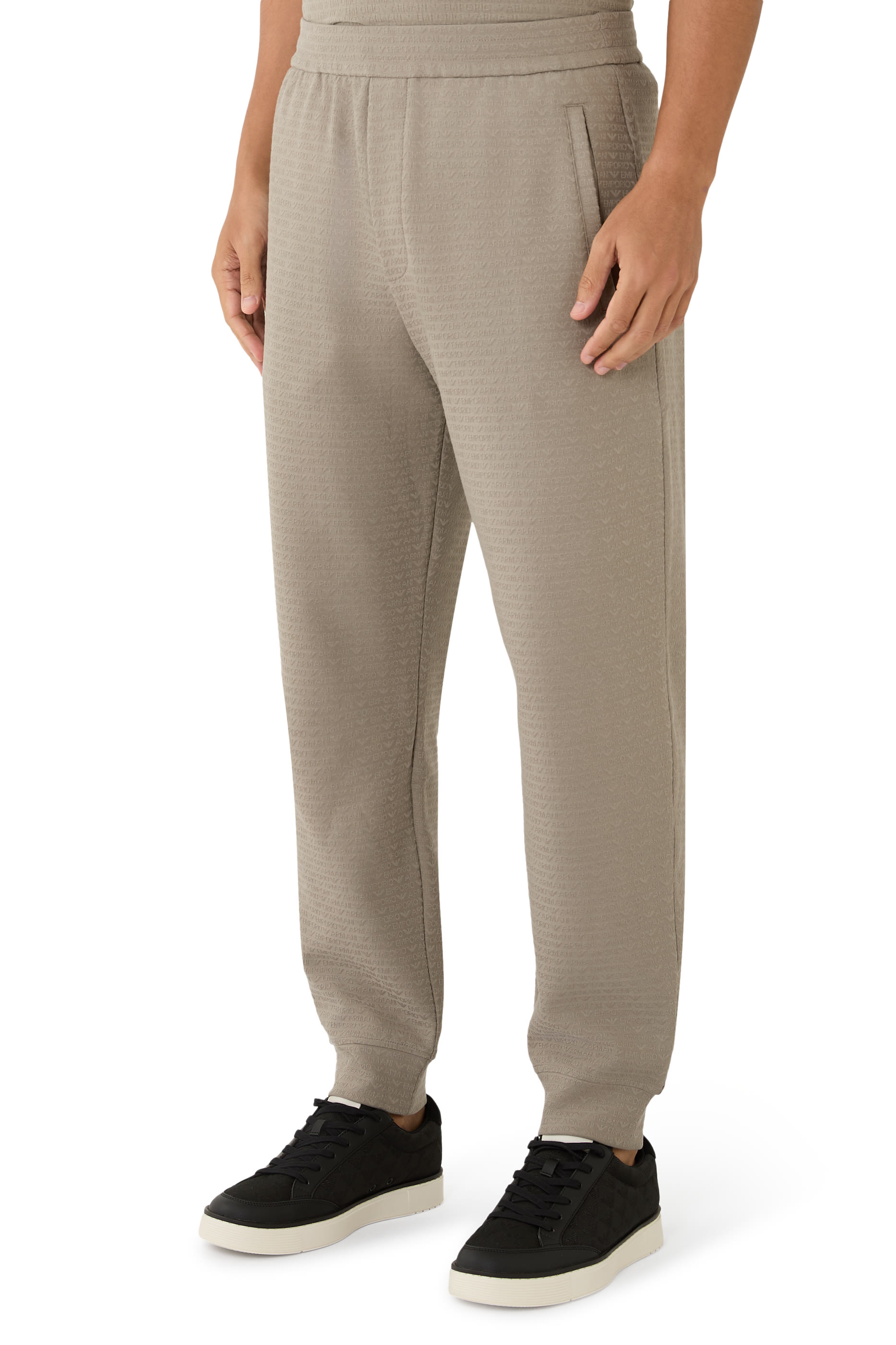 بنطال رياضي بشعار الماركة